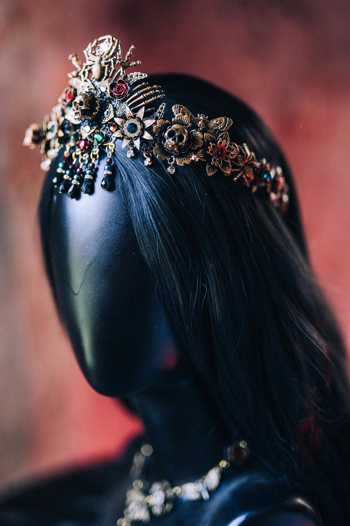 Gothic Morticia Addams Finger Claws Black Gold Red Crystals Skull Spider Dark Queen Accessories