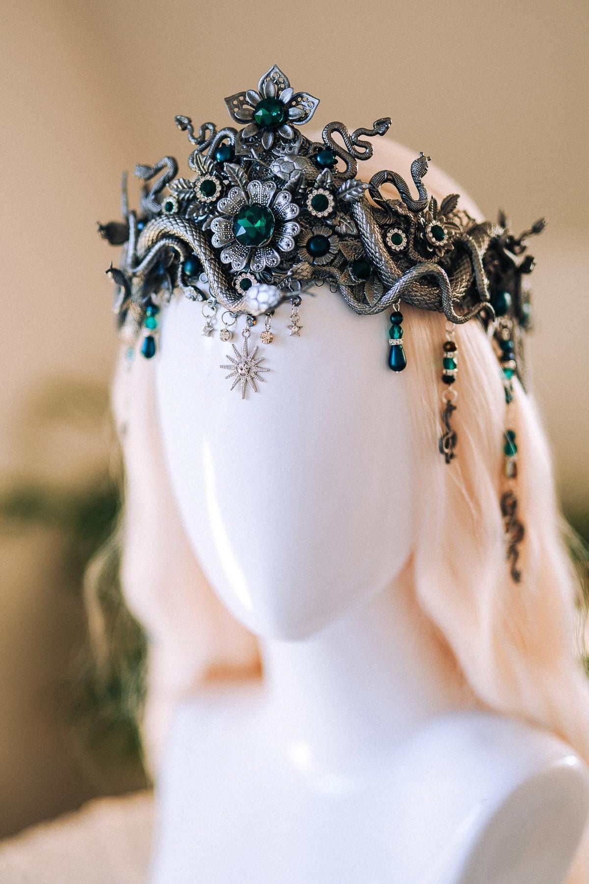 Platinum Serpent Crown Silver Medusa Headpiece Green Crystal Snake Tiara Gothic Goddess Halloween Crown Statement Headpiece