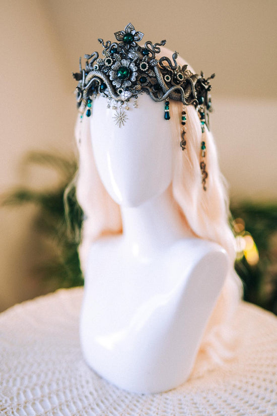 Platinum Serpent Crown Silver Medusa Headpiece Green Crystal Snake Tiara Gothic Goddess Halloween Crown Statement Headpiece