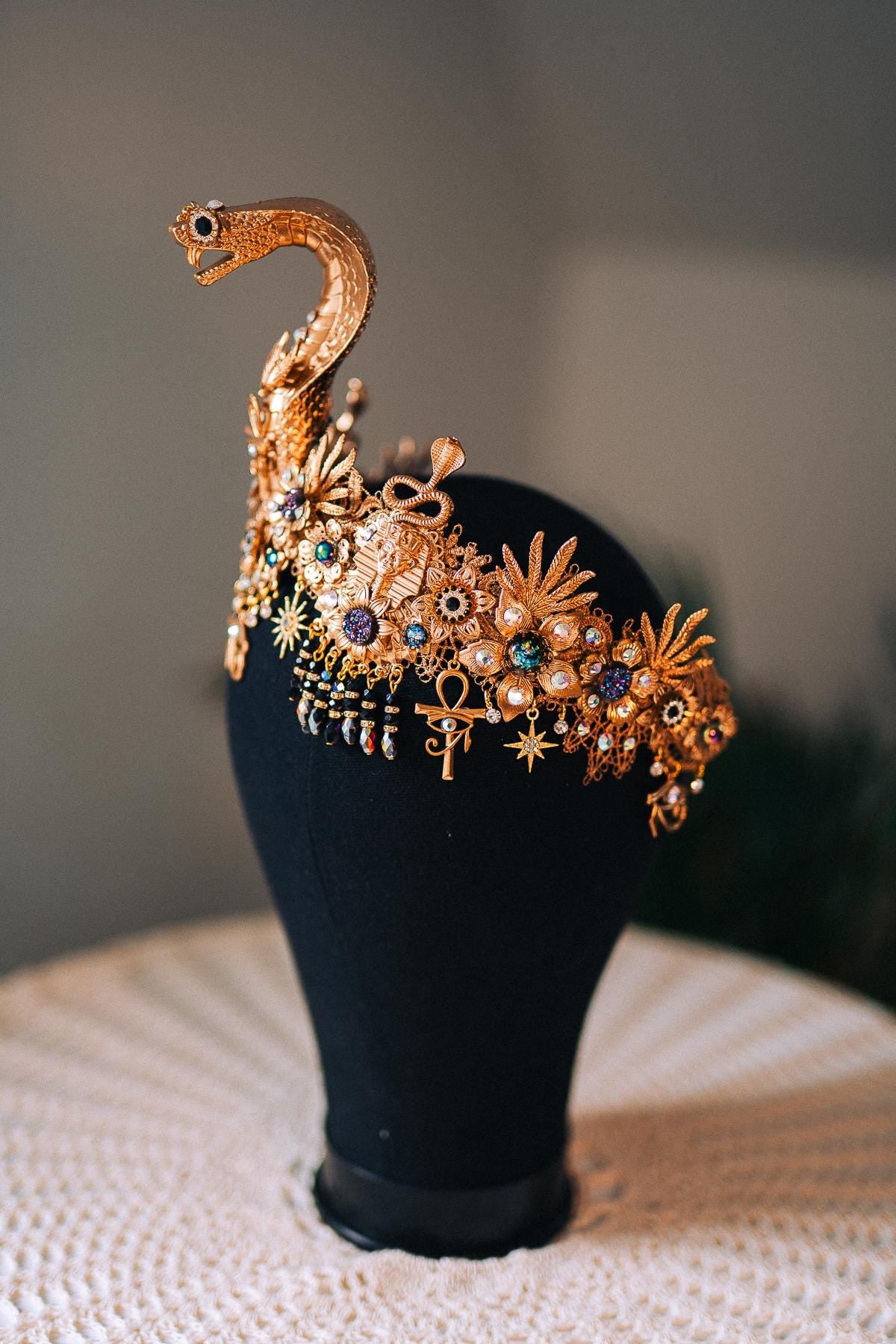 Cleopatra Gold Snake Crown Egyptian Headpiece Halloween Costume Anubis Jewelry Pharaoh Tiara Goddess Cosplay Accessory