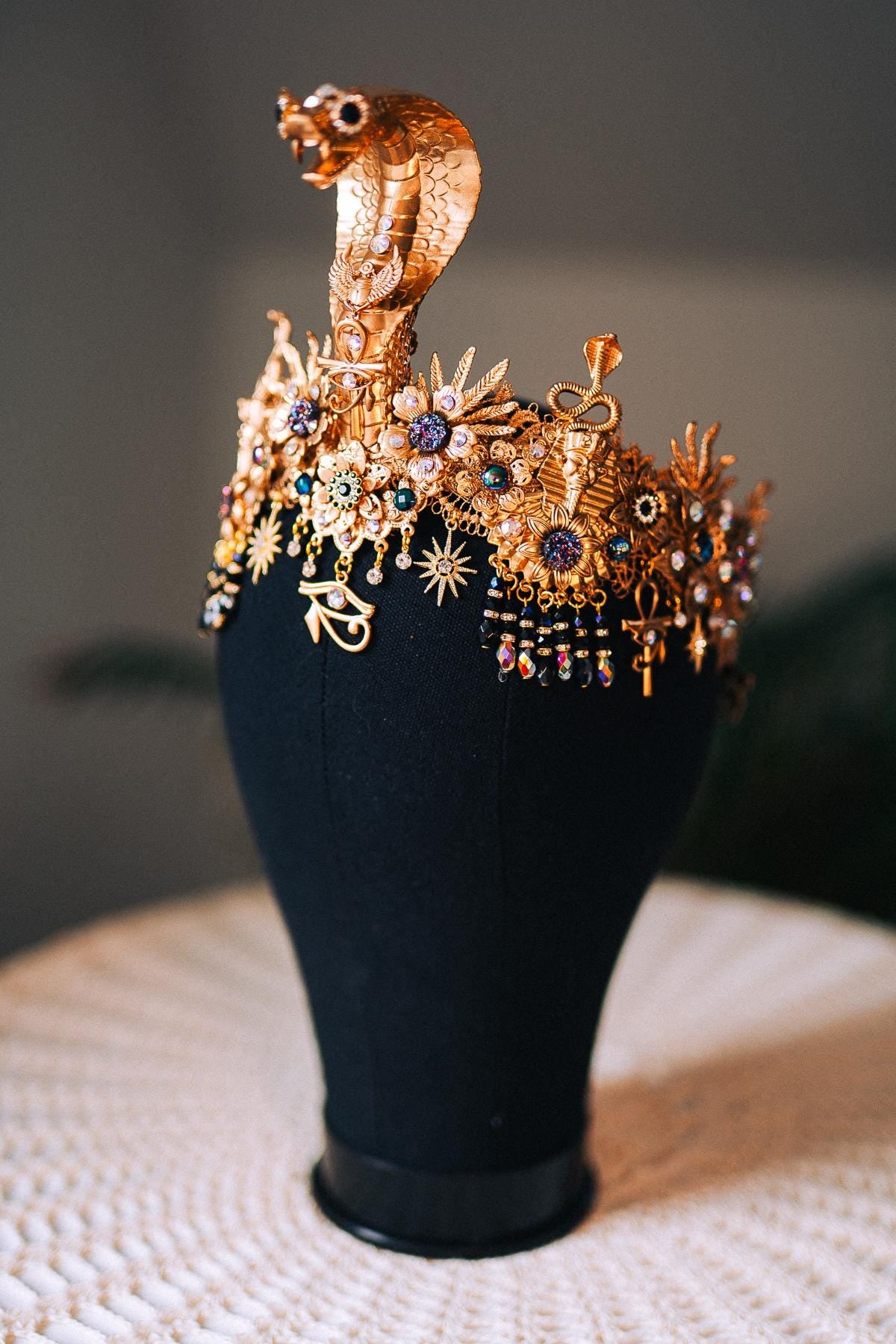 Cleopatra Gold Snake Crown Egyptian Headpiece Halloween Costume Anubis Jewelry Pharaoh Tiara Goddess Cosplay Accessory