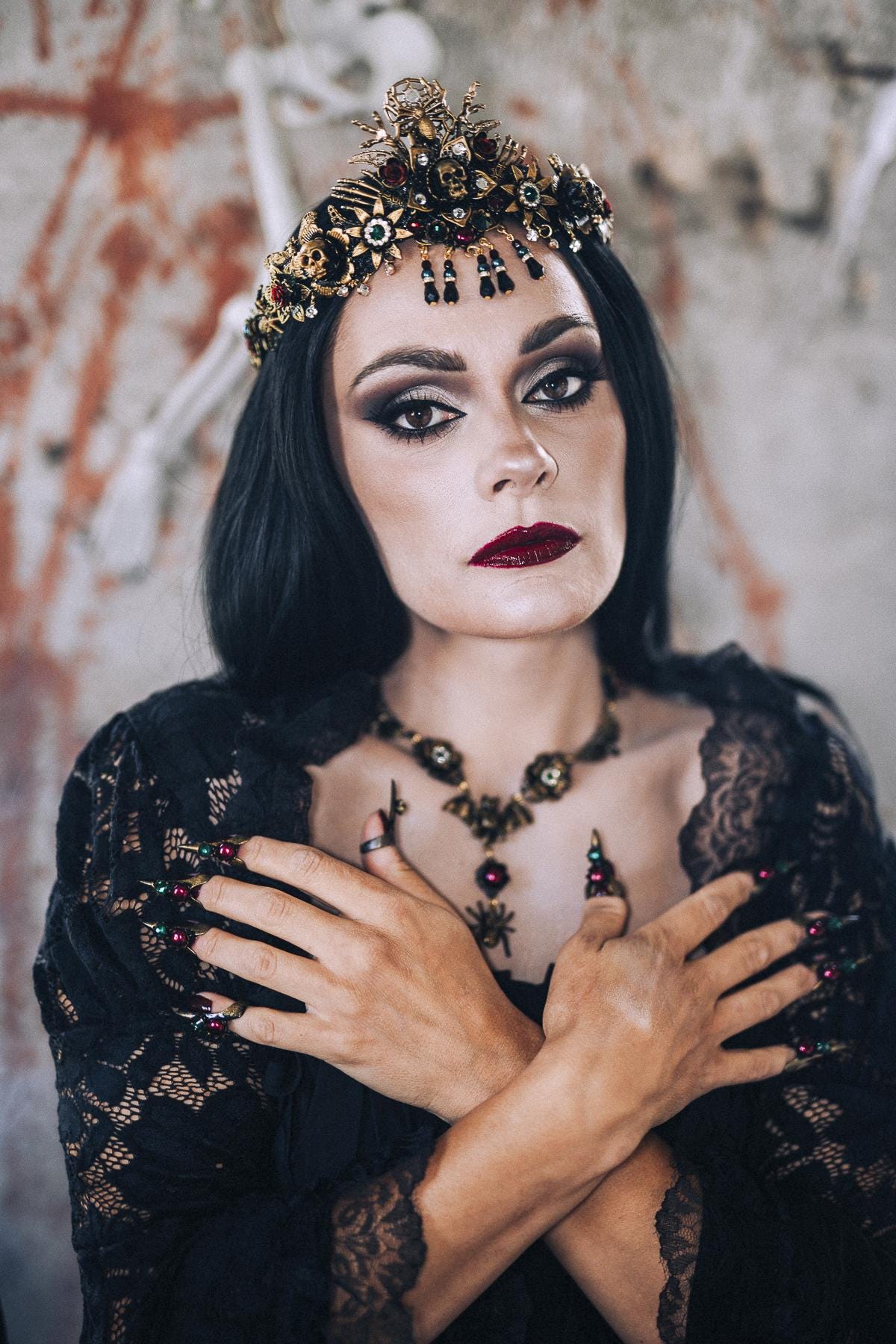 Gothic Morticia Addams Finger Claws Black Gold Red Crystals Skull Spider Dark Queen Accessories
