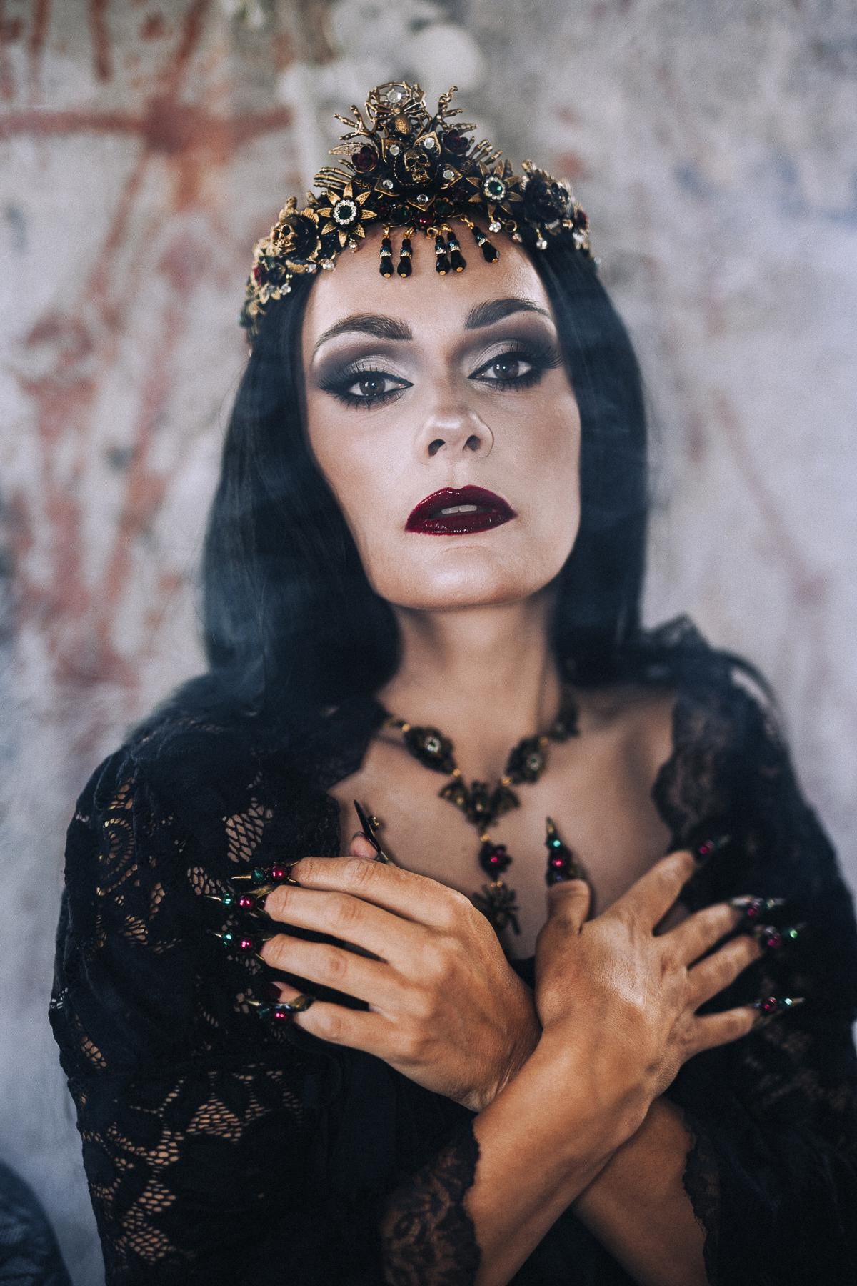 Gothic Morticia Addams Finger Claws Black Gold Red Crystals Skull Spider Dark Queen Accessories