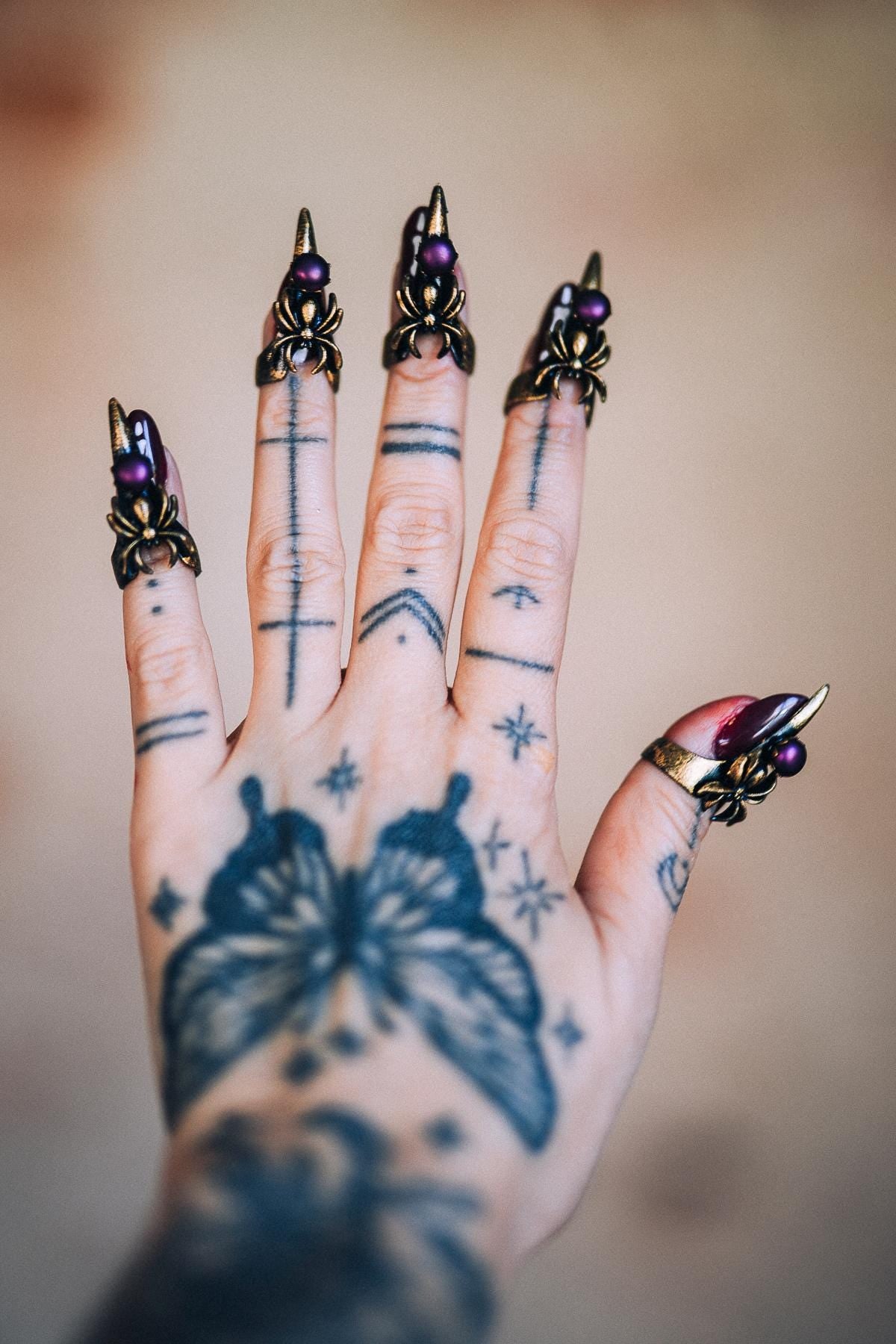 Morticia Addams Gothic Finger Claws Vampire Witch Costume Accessories Halloween Jewelry