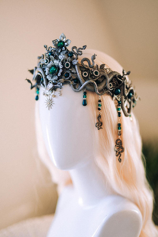 Platinum Serpent Crown Silver Medusa Headpiece Green Crystal Snake Tiara Gothic Goddess Halloween Crown Statement Headpiece
