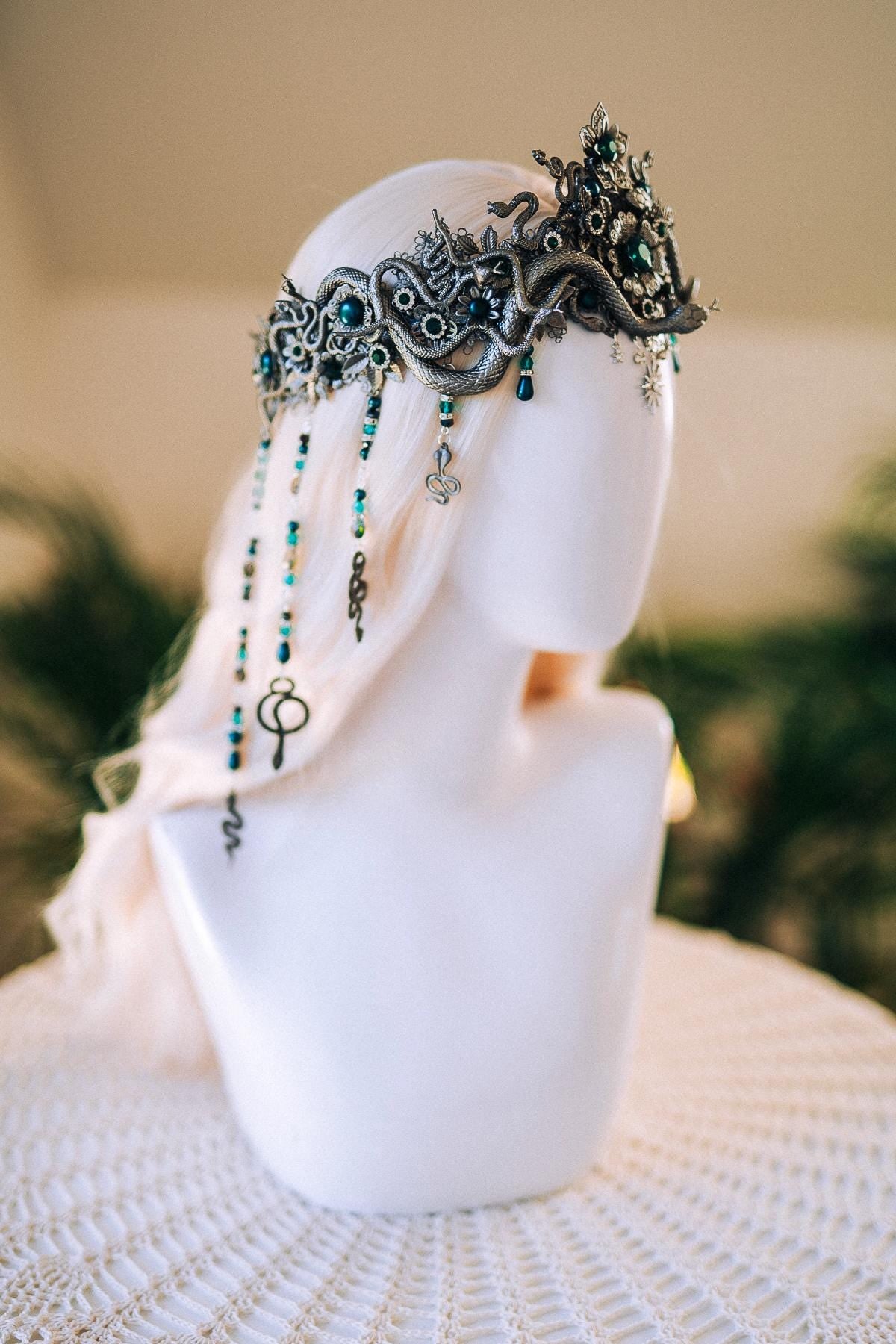 Platinum Serpent Crown Silver Medusa Headpiece Green Crystal Snake Tiara Gothic Goddess Halloween Crown Statement Headpiece