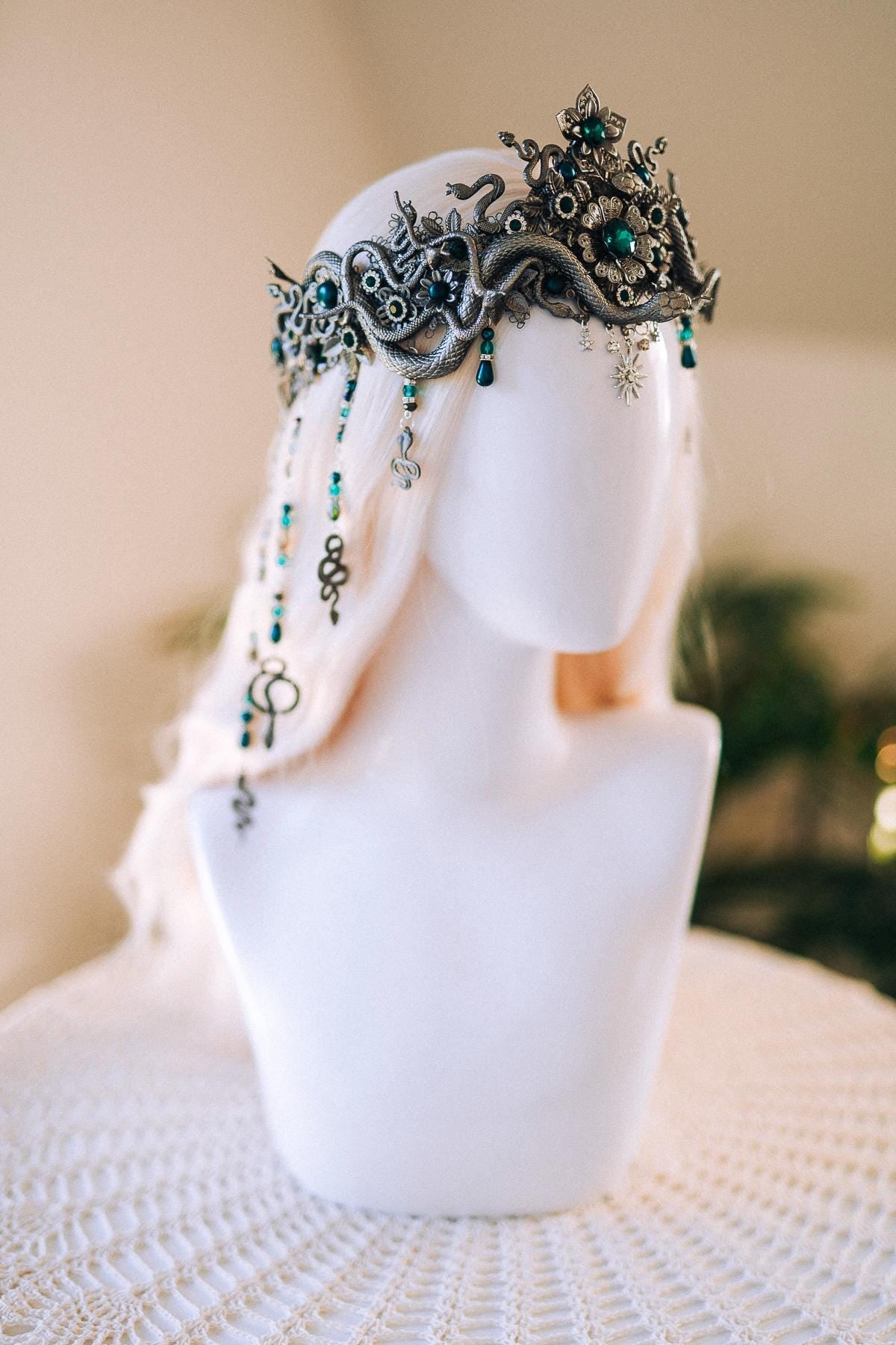 Platinum Serpent Crown Silver Medusa Headpiece Green Crystal Snake Tiara Gothic Goddess Halloween Crown Statement Headpiece