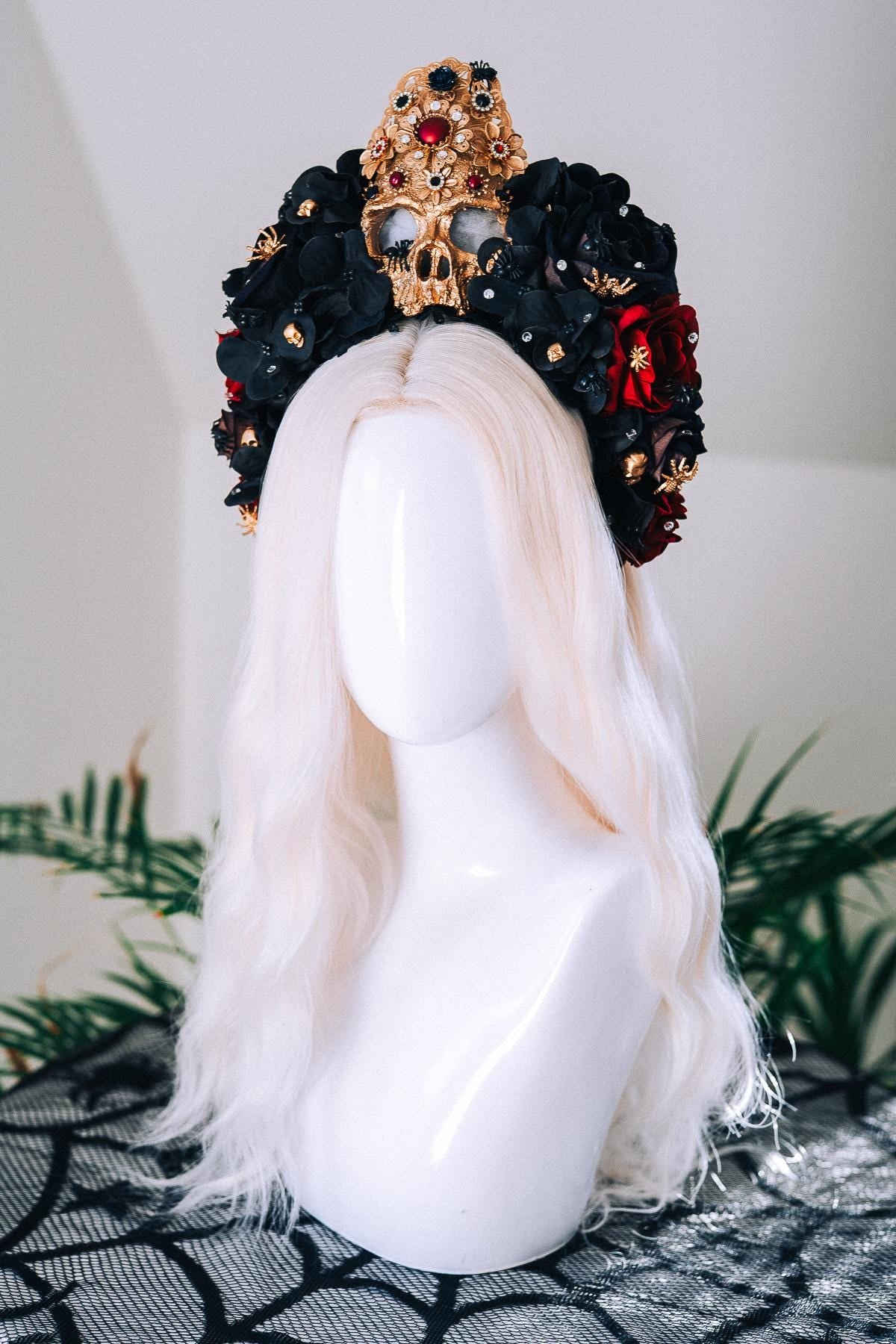 Halloween Skull Crown Light Up Gothic Headpiece Black Red Roses Glowing Skull Crown Spooky Witch Costume Halloween Parade