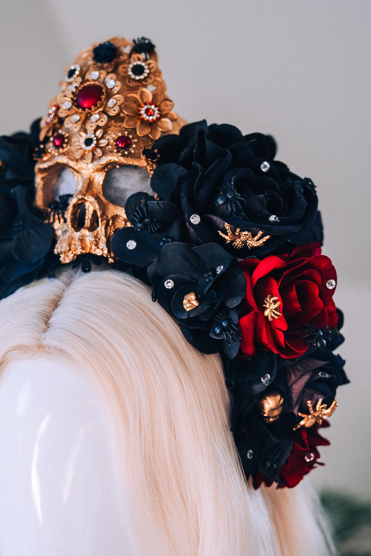 Halloween Skull Crown Light Up Gothic Headpiece Black Red Roses Glowing Skull Crown Spooky Witch Costume Halloween Parade