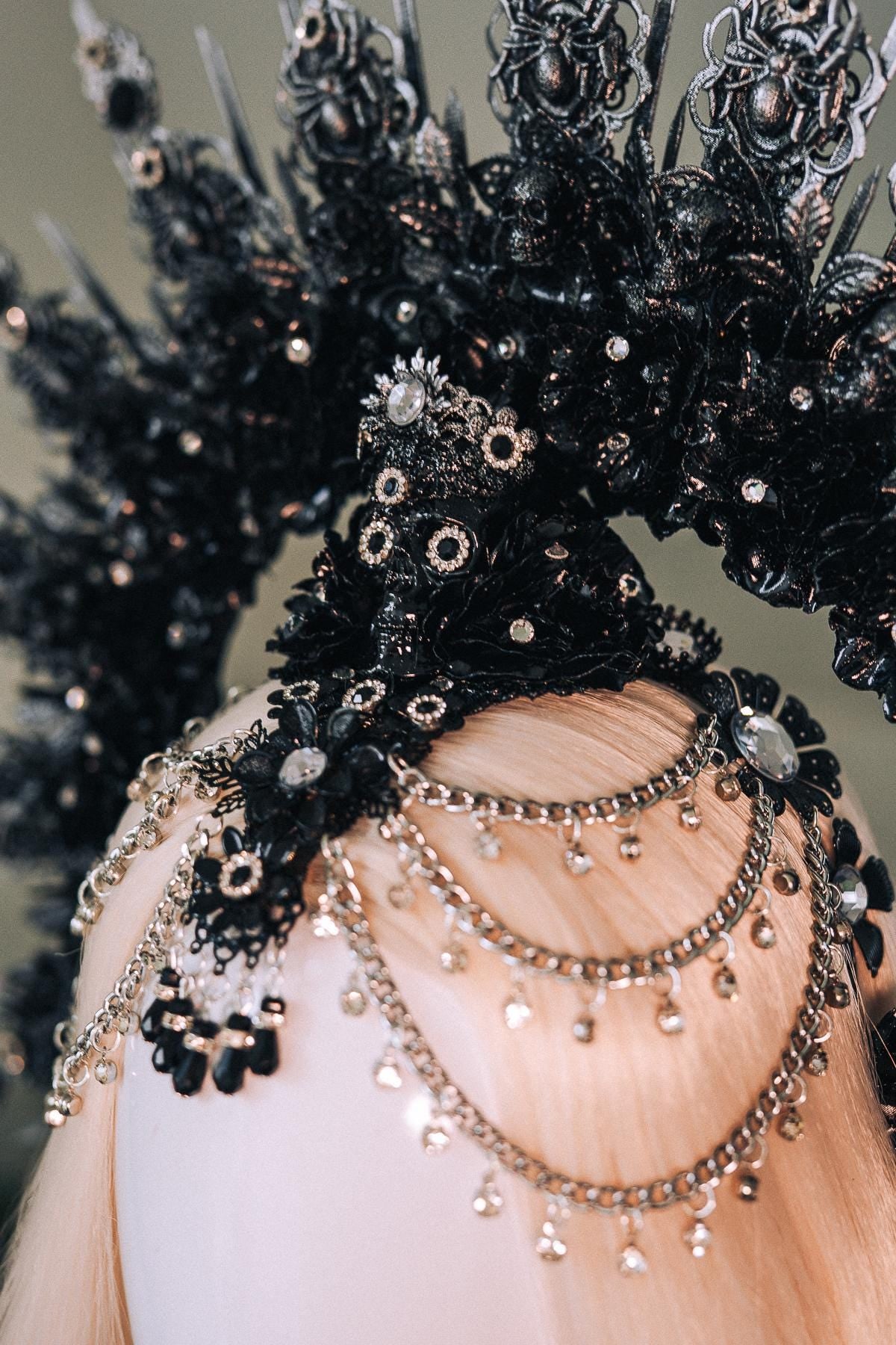 Gothic Black Silver Halo Crown Skull Headpiece Dark Queen Halloween Costume Gothic Tiara Spiked Crown Spooky Wedding Headpiece