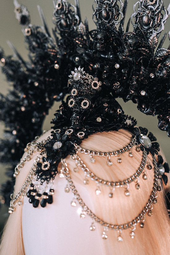 Gothic Black Silver Halo Crown Skull Headpiece Dark Queen Halloween Costume Gothic Tiara Spiked Crown Spooky Wedding Headpiece