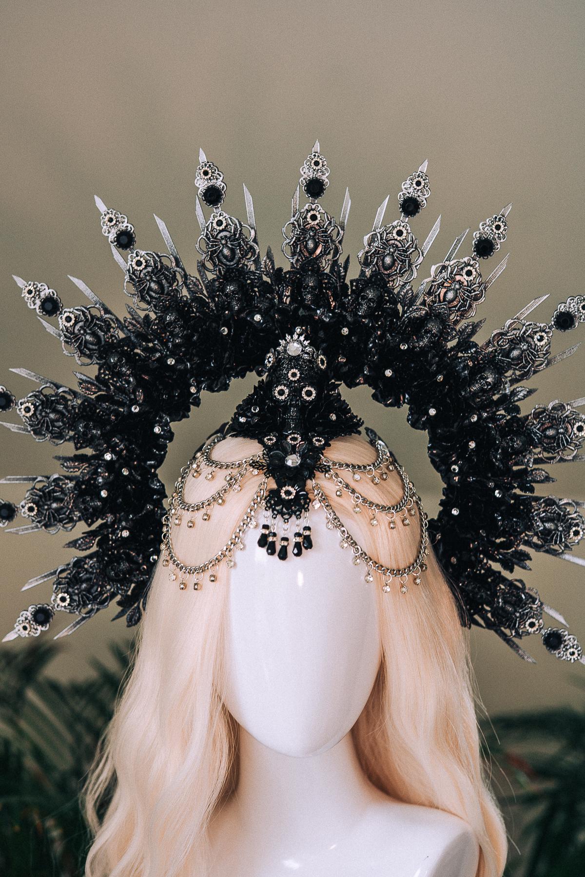 Gothic Black Silver Halo Crown Skull Headpiece Dark Queen Halloween Costume Gothic Tiara Spiked Crown Spooky Wedding Headpiece