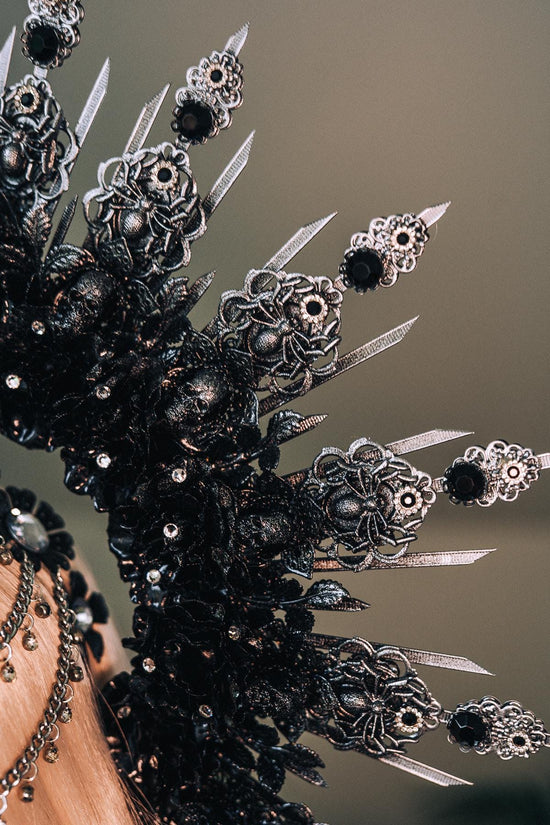Gothic Black Silver Halo Crown Skull Headpiece Dark Queen Halloween Costume Gothic Tiara Spiked Crown Spooky Wedding Headpiece