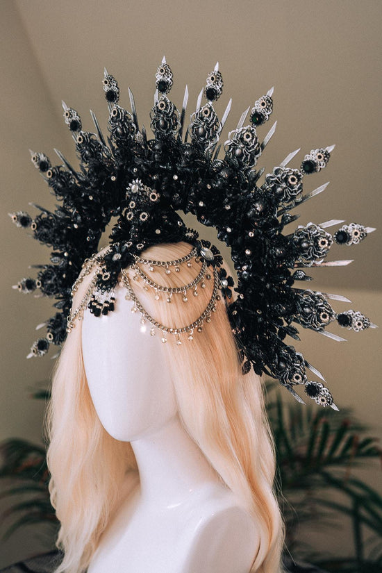 Gothic Black Silver Halo Crown Skull Headpiece Dark Queen Halloween Costume Gothic Tiara Spiked Crown Spooky Wedding Headpiece