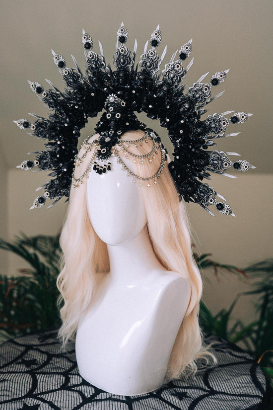 Gothic Black Silver Halo Crown Skull Headpiece Dark Queen Halloween Costume Gothic Tiara Spiked Crown Spooky Wedding Headpiece
