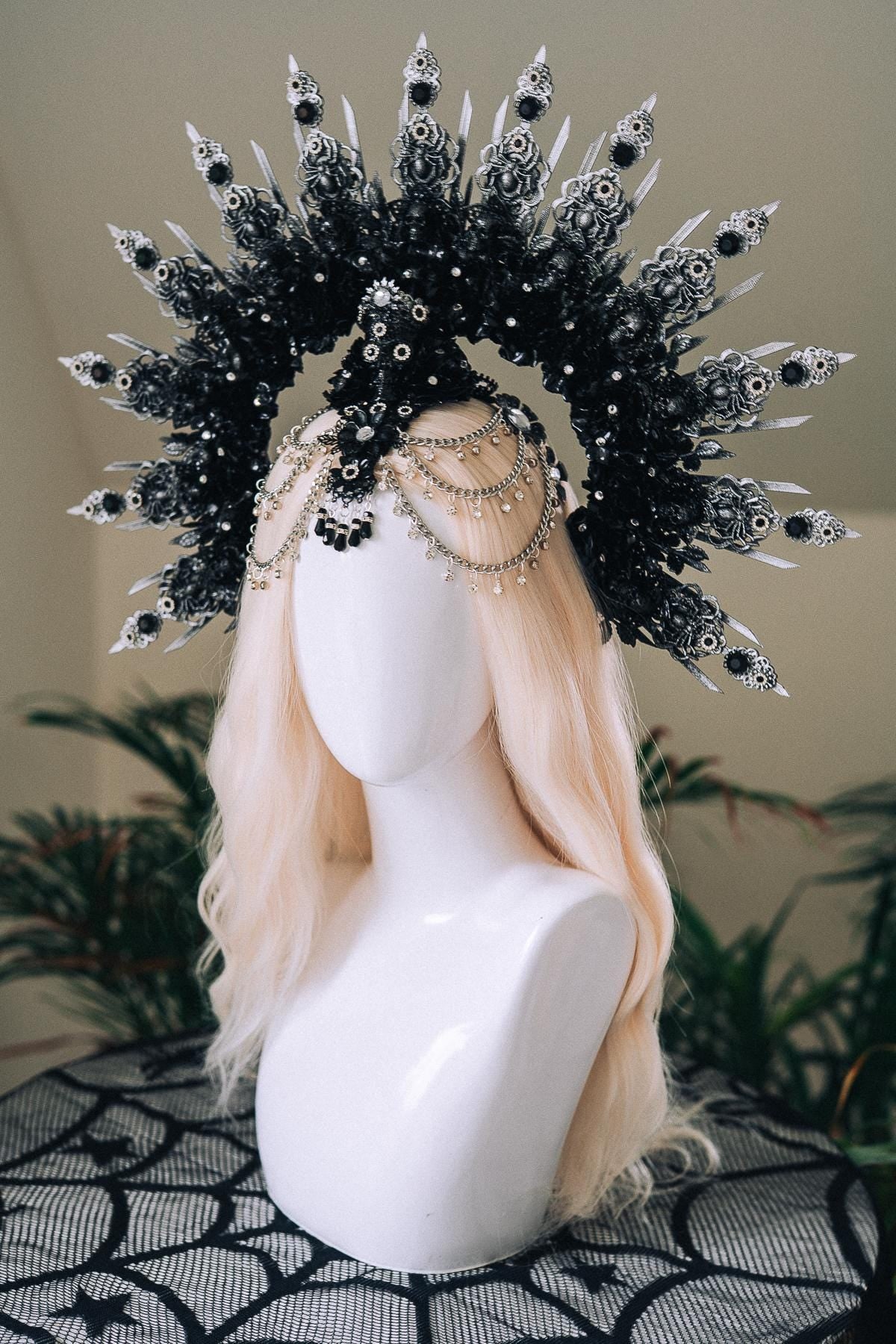 Gothic Black Silver Halo Crown Skull Headpiece Dark Queen Halloween Costume Gothic Tiara Spiked Crown Spooky Wedding Headpiece