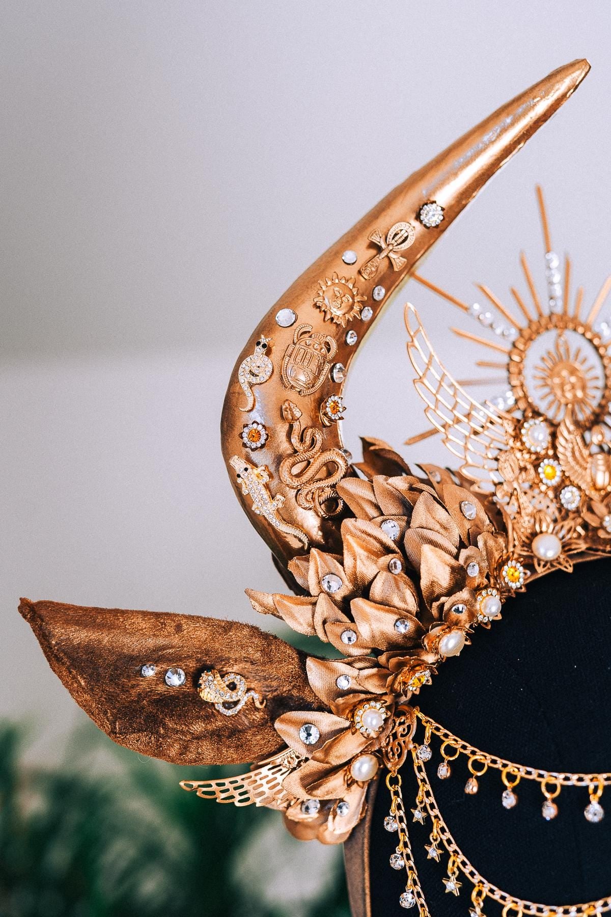 Cleopatra Gold Horn Crown Goddess Hathor Headdress Sun Halo Jewelry Festival Costume Headpiece Sacred Bridal Tiara