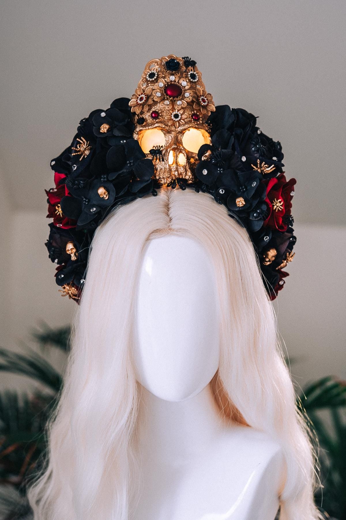 Halloween Skull Crown Light Up Gothic Headpiece Black Red Roses Glowing Skull Crown Spooky Witch Costume Halloween Parade