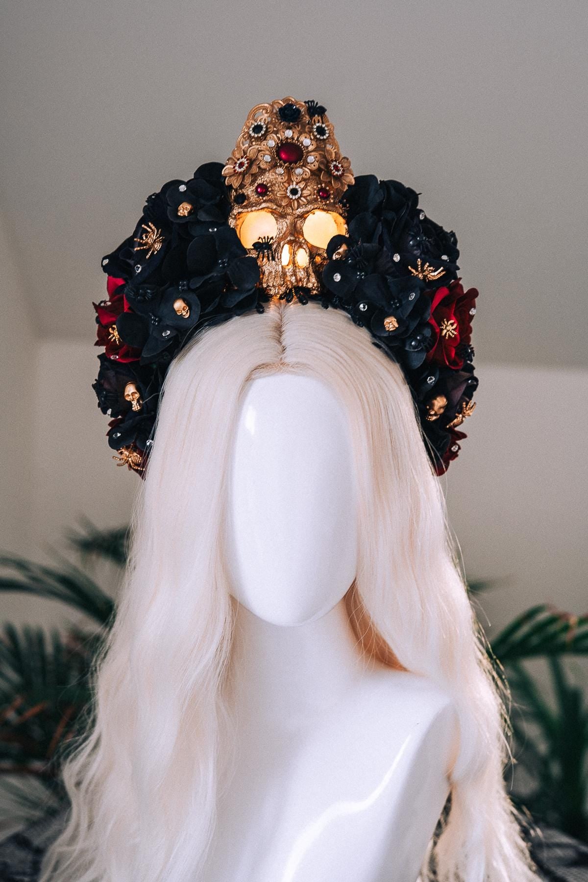 Halloween Skull Crown Light Up Gothic Headpiece Black Red Roses Glowing Skull Crown Spooky Witch Costume Halloween Parade