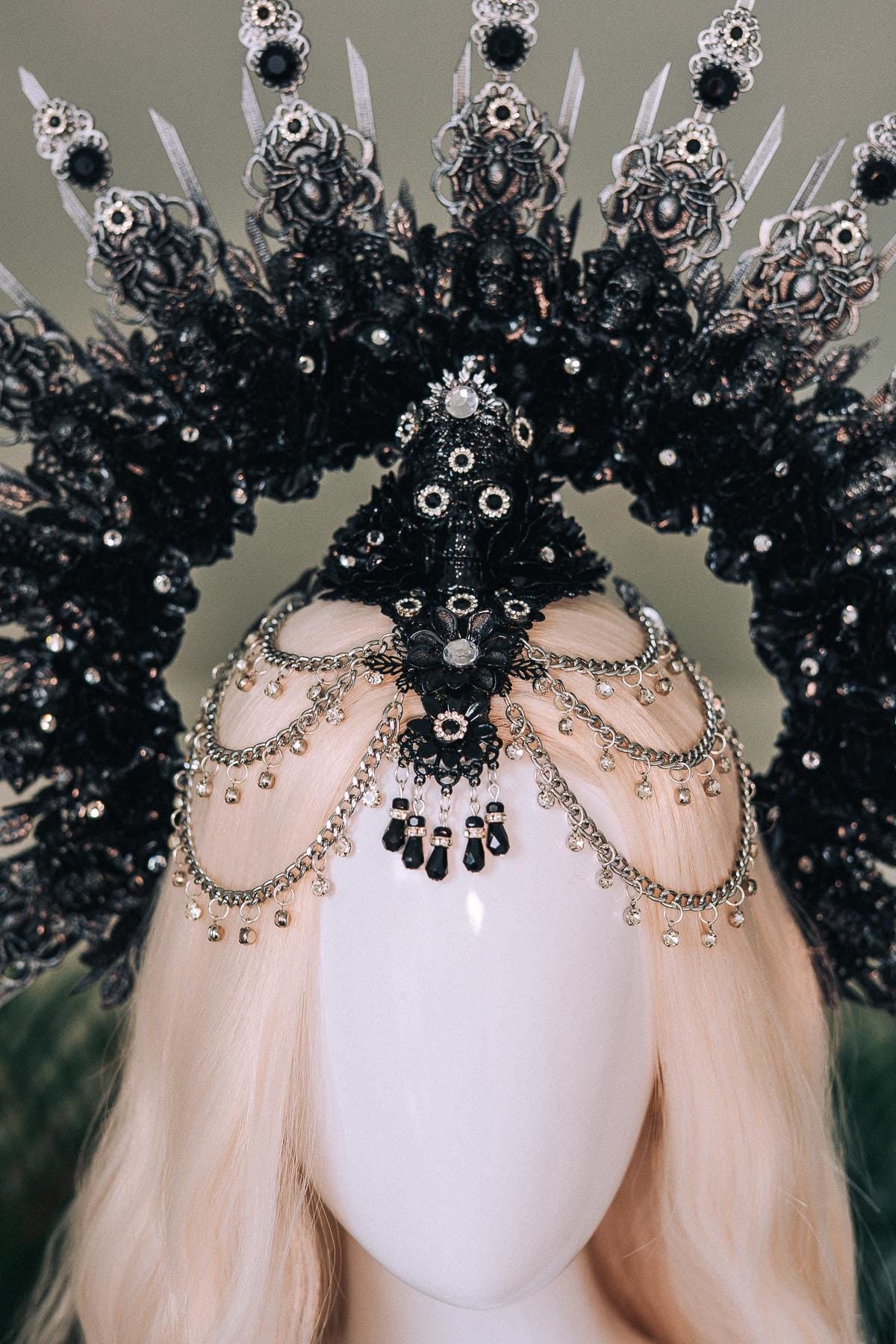 Gothic Black Silver Halo Crown Skull Headpiece Dark Queen Halloween Costume Gothic Tiara Spiked Crown Spooky Wedding Headpiece