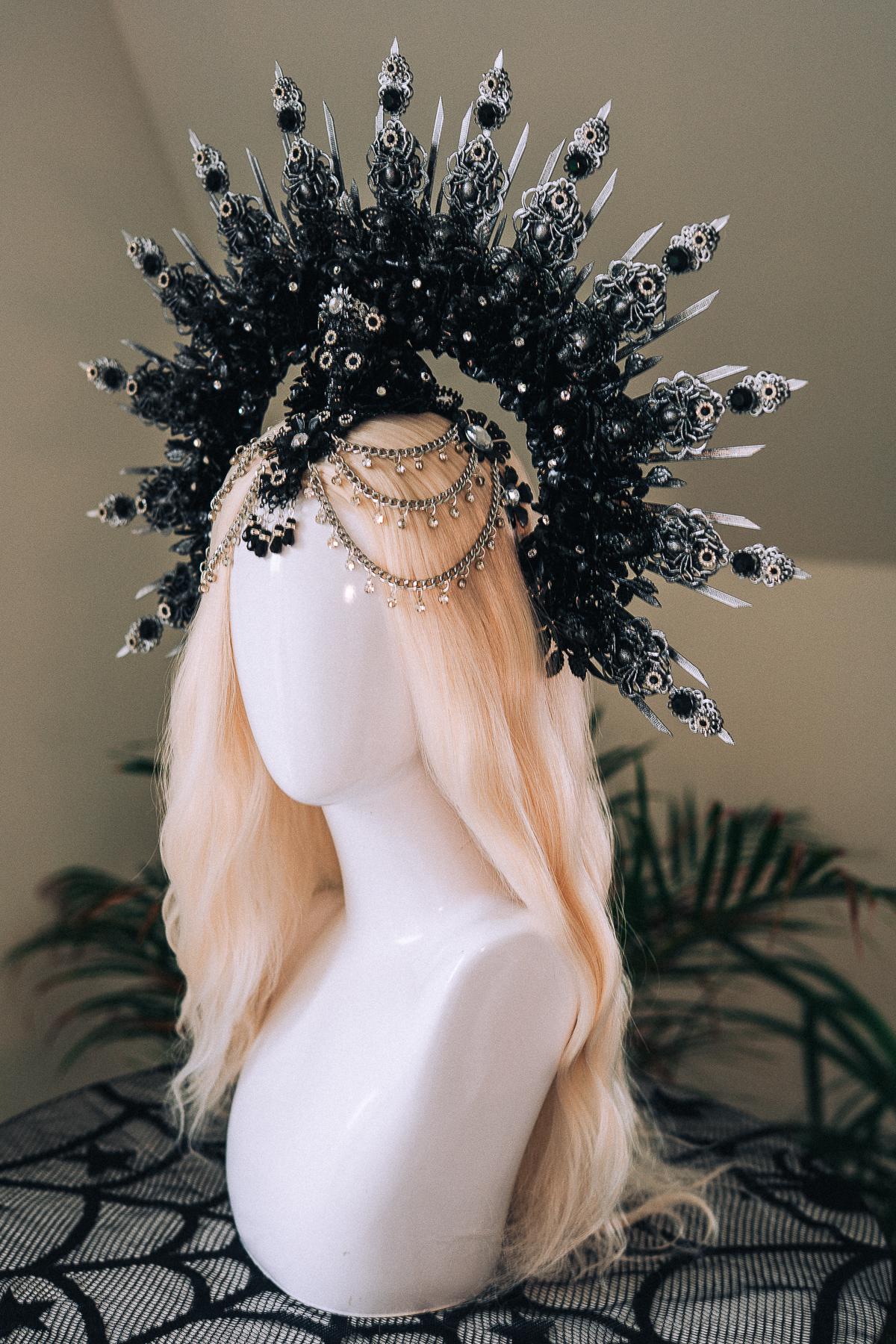 Gothic Black Silver Halo Crown Skull Headpiece Dark Queen Halloween Costume Gothic Tiara Spiked Crown Spooky Wedding Headpiece