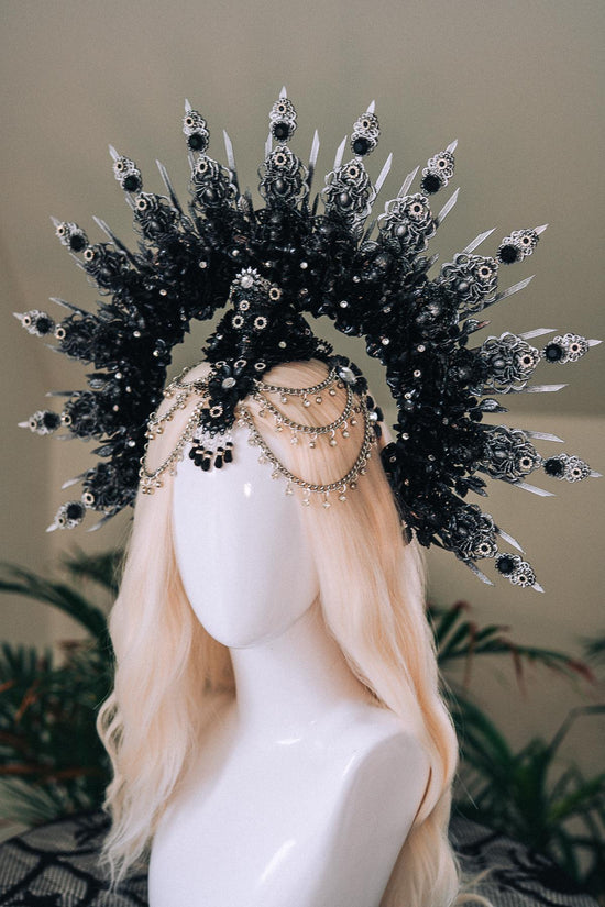 Gothic Black Silver Halo Crown Skull Headpiece Dark Queen Halloween Costume Gothic Tiara Spiked Crown Spooky Wedding Headpiece
