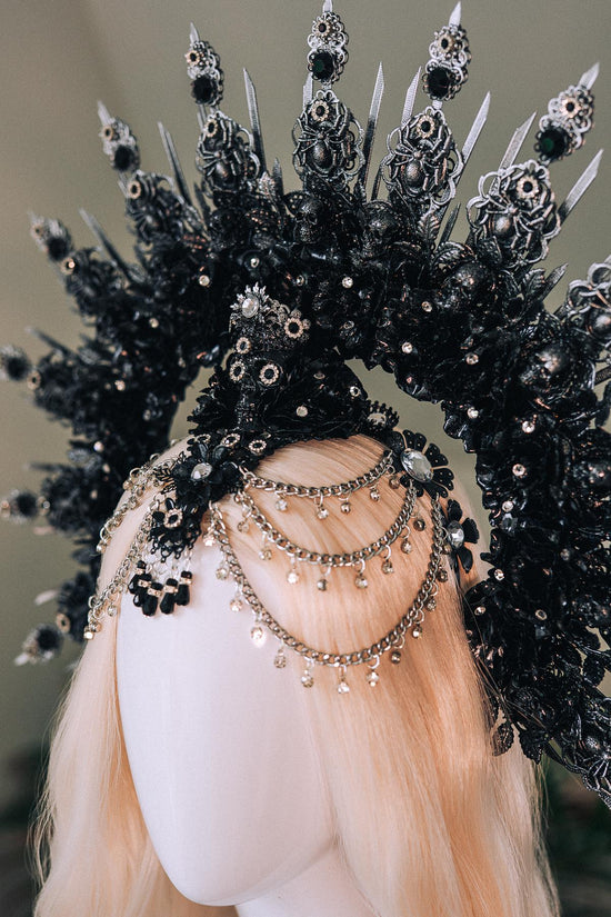 Gothic Black Silver Halo Crown Skull Headpiece Dark Queen Halloween Costume Gothic Tiara Spiked Crown Spooky Wedding Headpiece