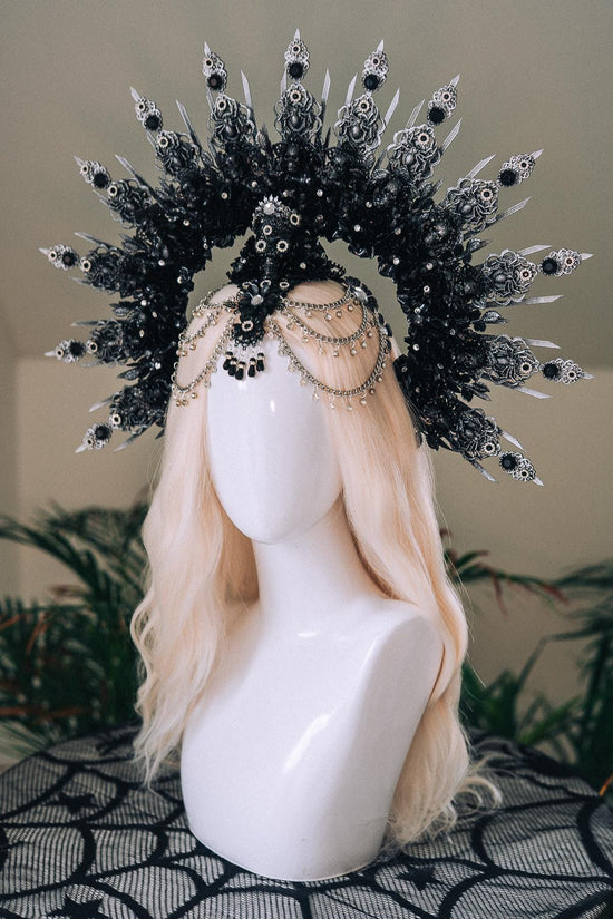 Gothic Black Silver Halo Crown Skull Headpiece Dark Queen Halloween Costume Gothic Tiara Spiked Crown Spooky Wedding Headpiece
