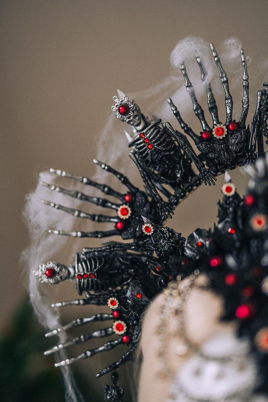 Dark Skeleton Queen Halo Crown Halloween Headpiece Red Black Gothic Skull Light Up Costume Goddess Tiara