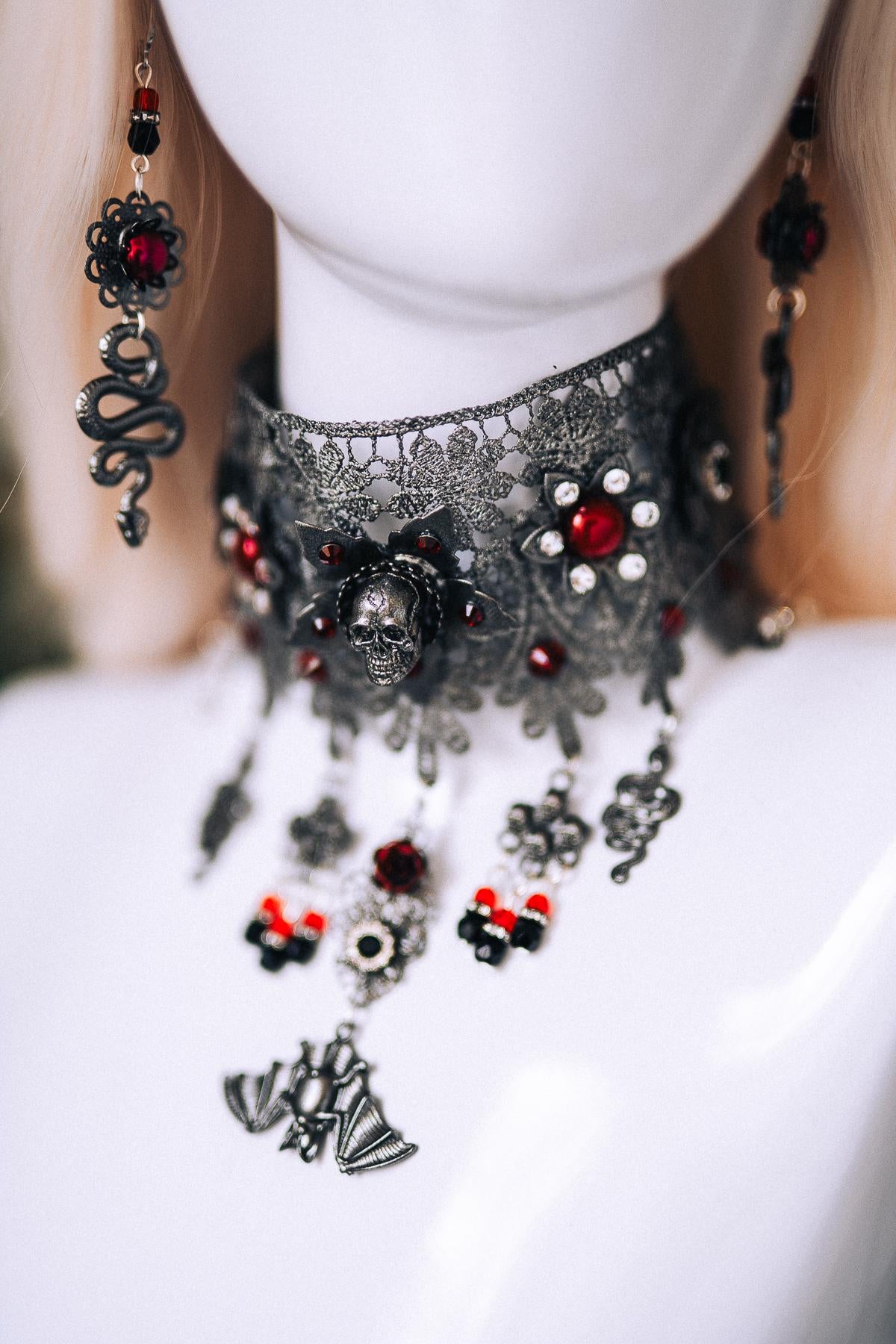 Vampire Queen Crown Gothic Bat Skull Red Roses Filigree Black Silver Halloween Tiara Dark Royal Headpiece Festival Costume