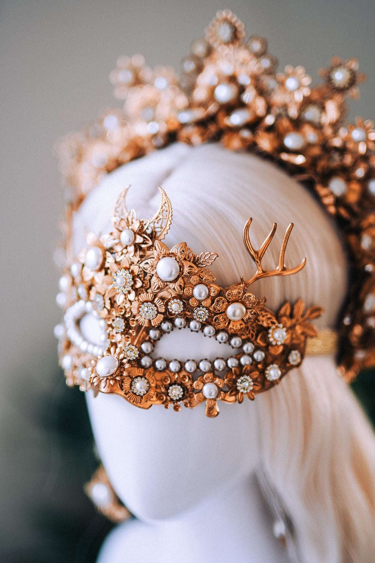 Golden Pearl Floral Masquerade Mask Deer Antler Elegant Carnival Costume Headpiece