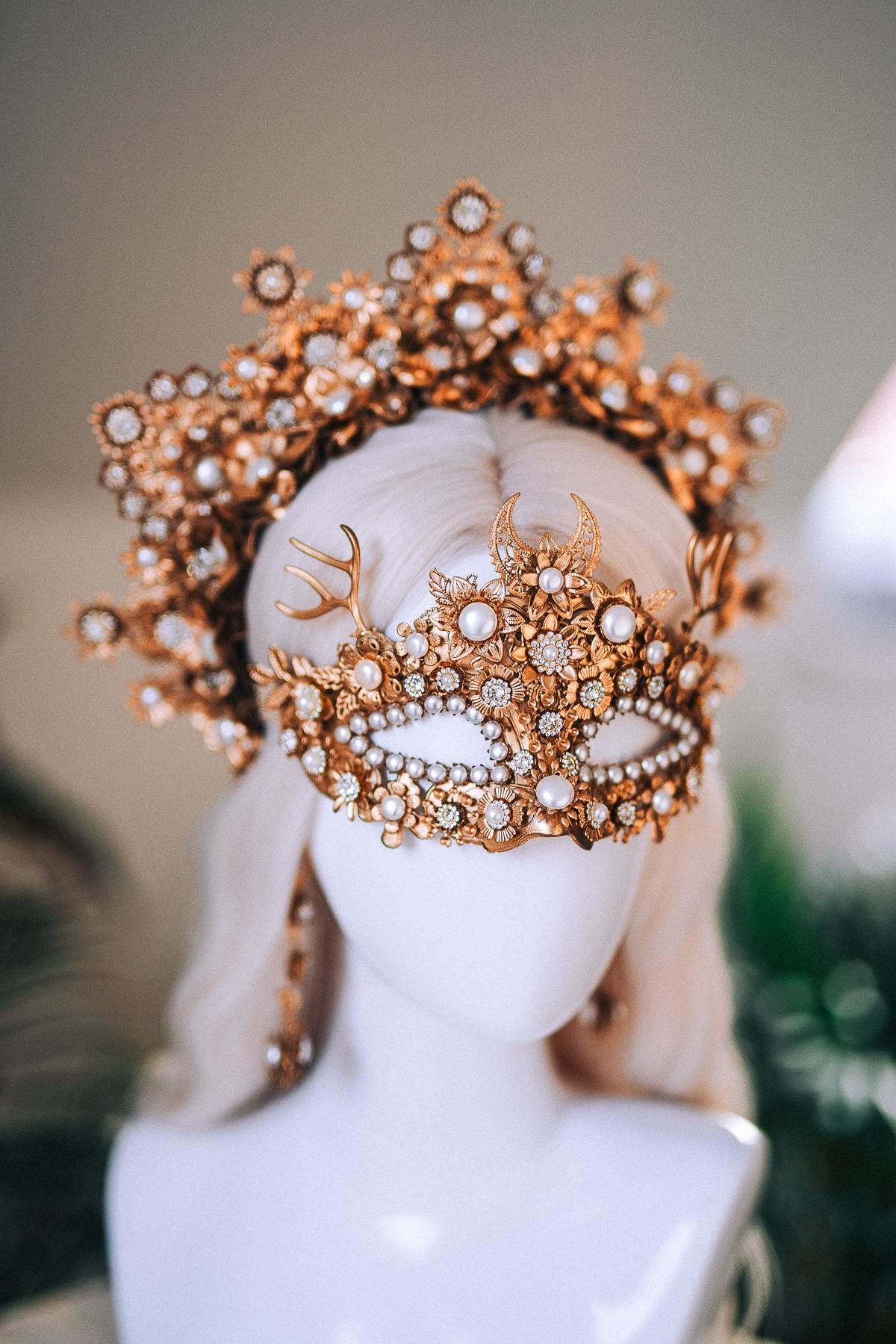 Golden Pearl Floral Masquerade Mask Deer Antler Elegant Carnival Costume Headpiece