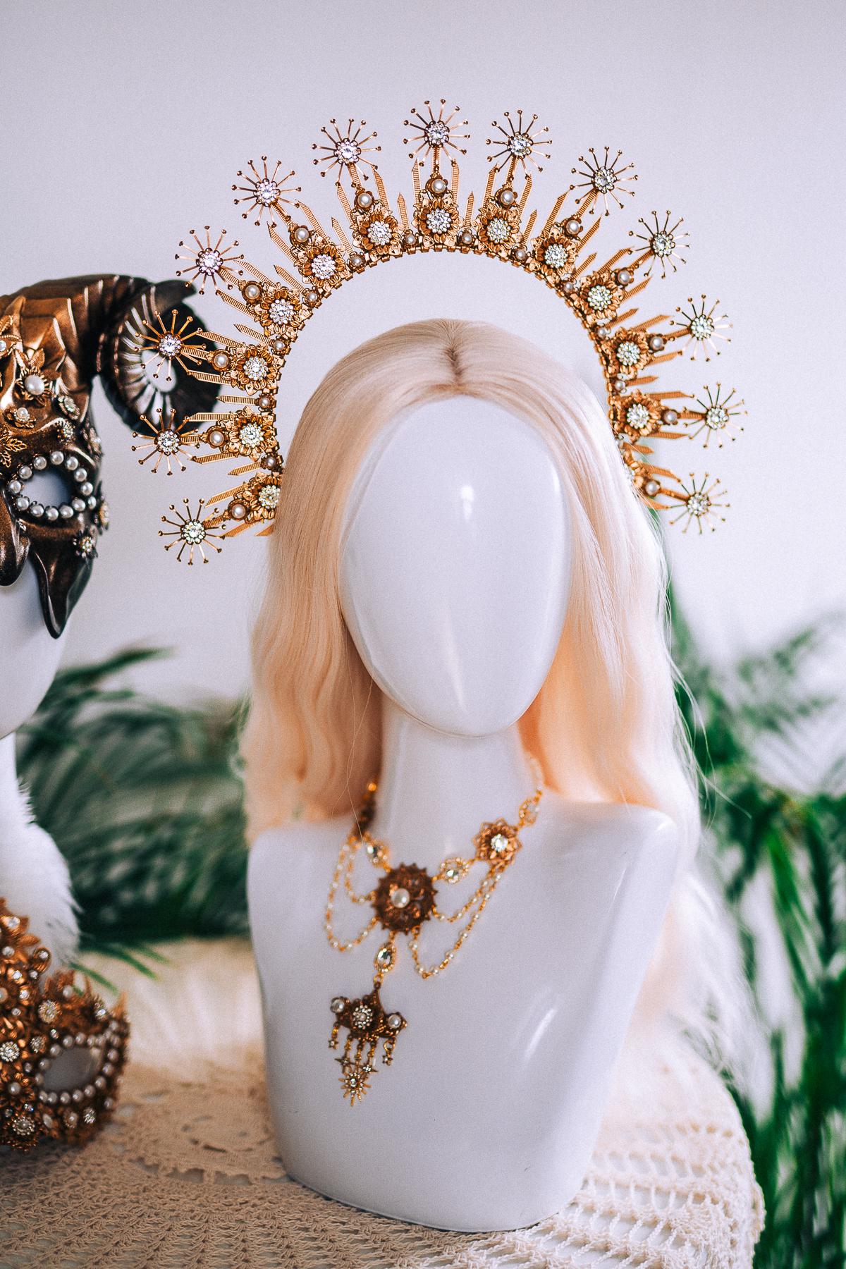 Golden Masquerade Mask With Pearls Luxury Carnival Costume Accessory