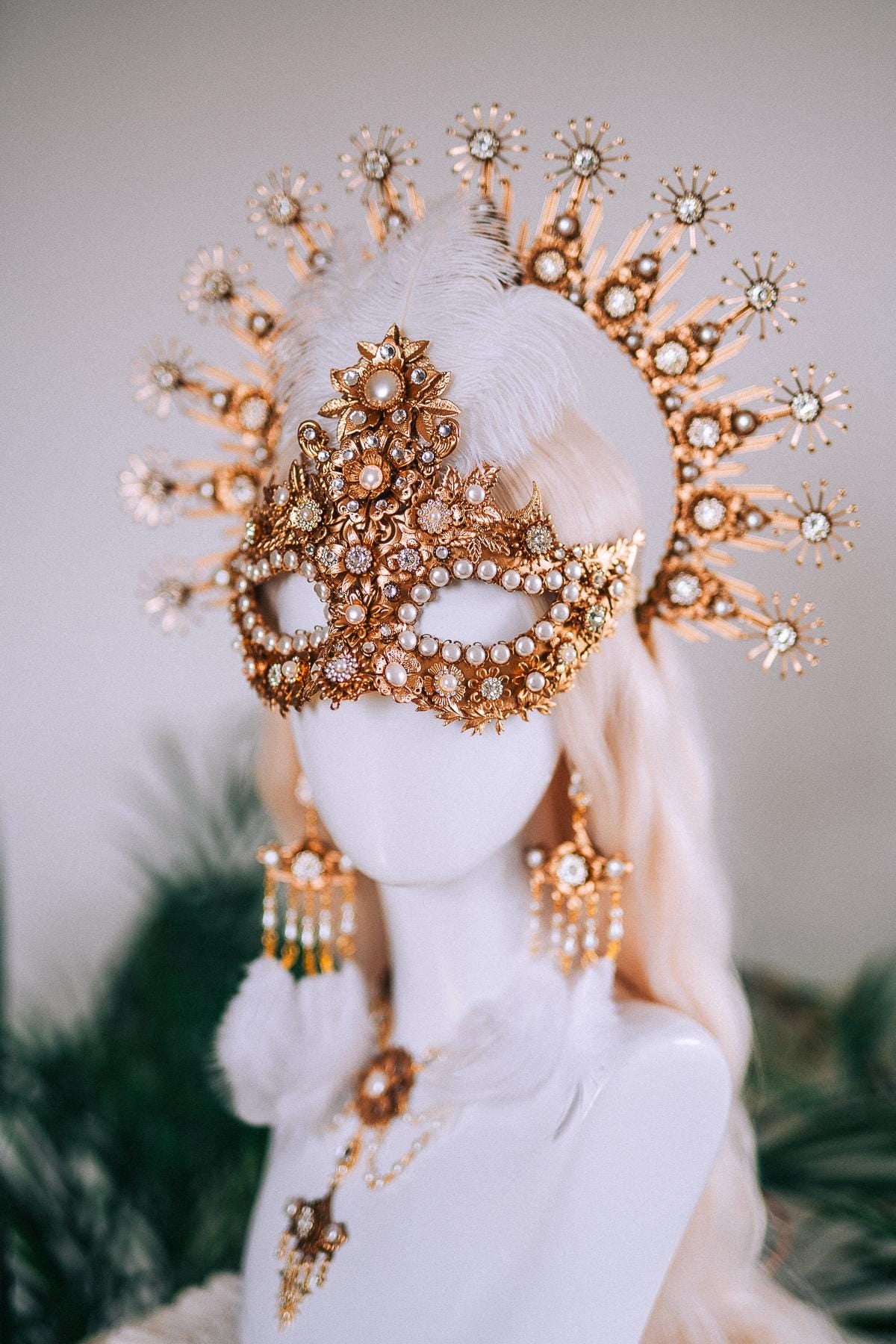 Golden Masquerade Mask With Pearls Luxury Carnival Costume Accessory