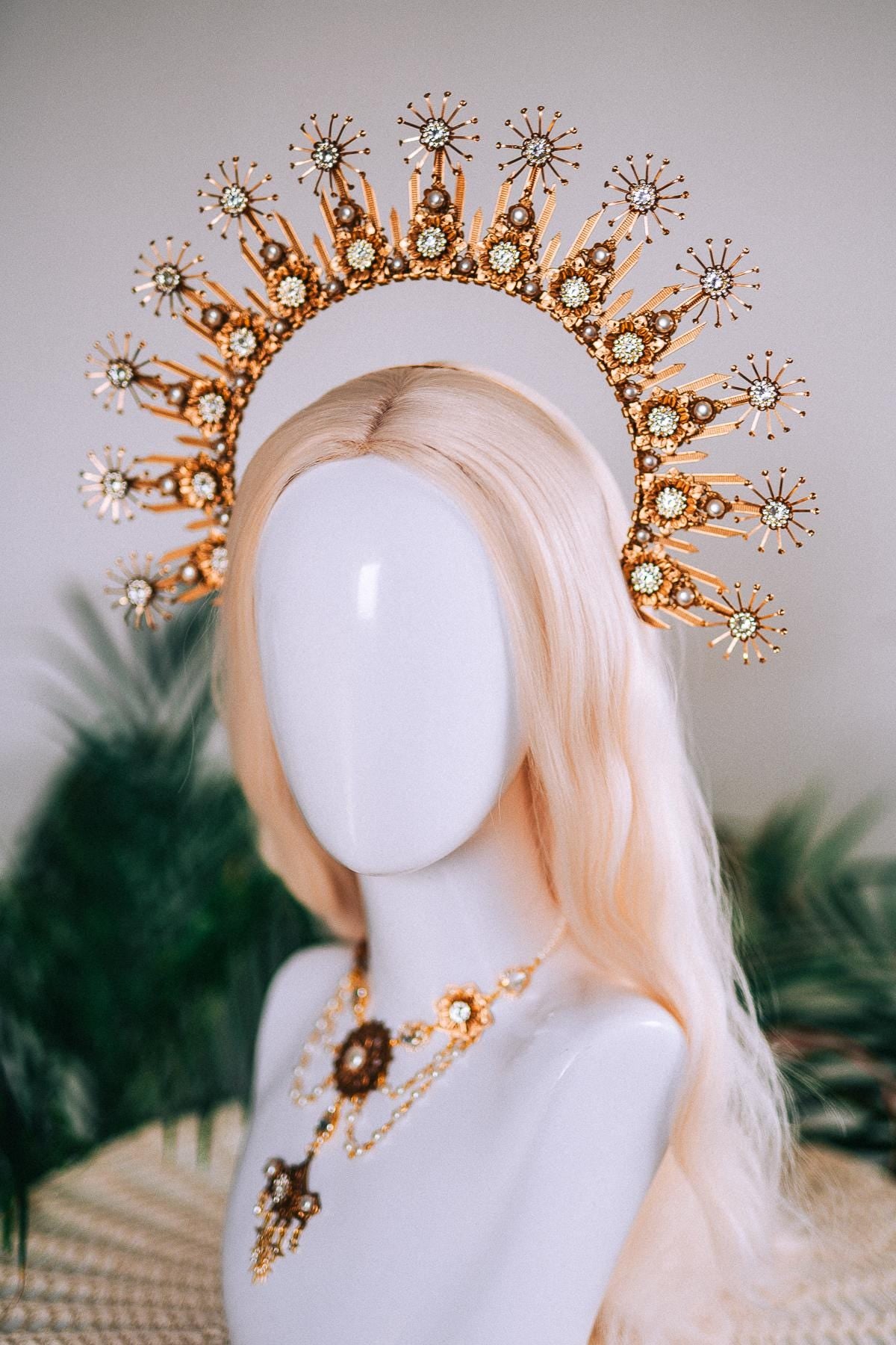 Golden Masquerade Mask With Pearls Luxury Carnival Costume Accessory