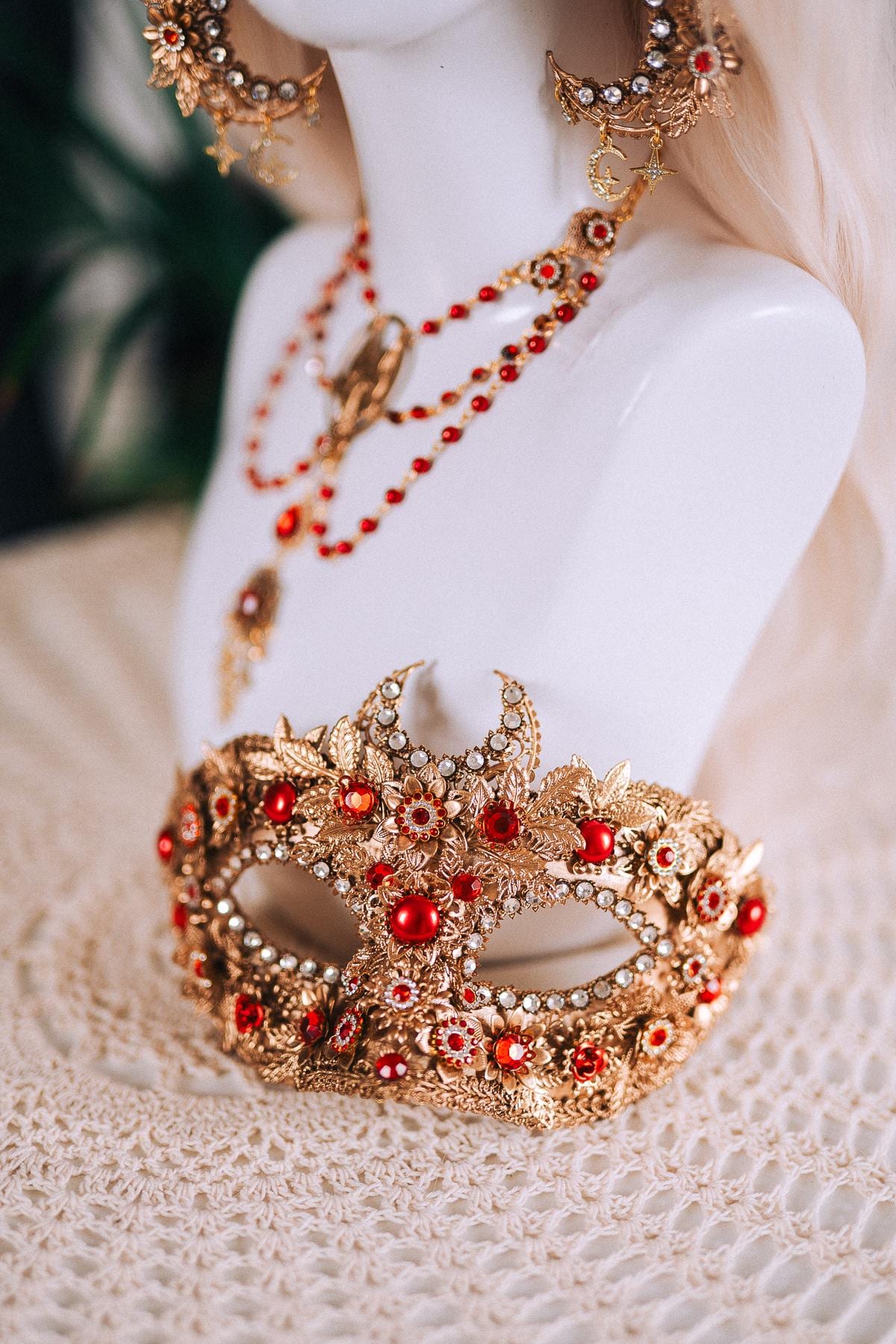 Baroque Fox Masquerade Mask Gold Red