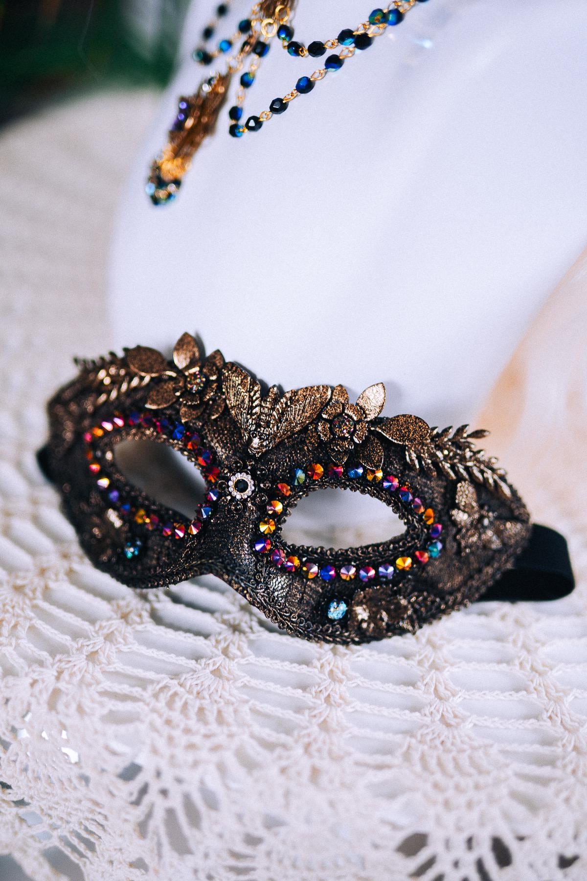 Masquerade Earrings Gold Filigree