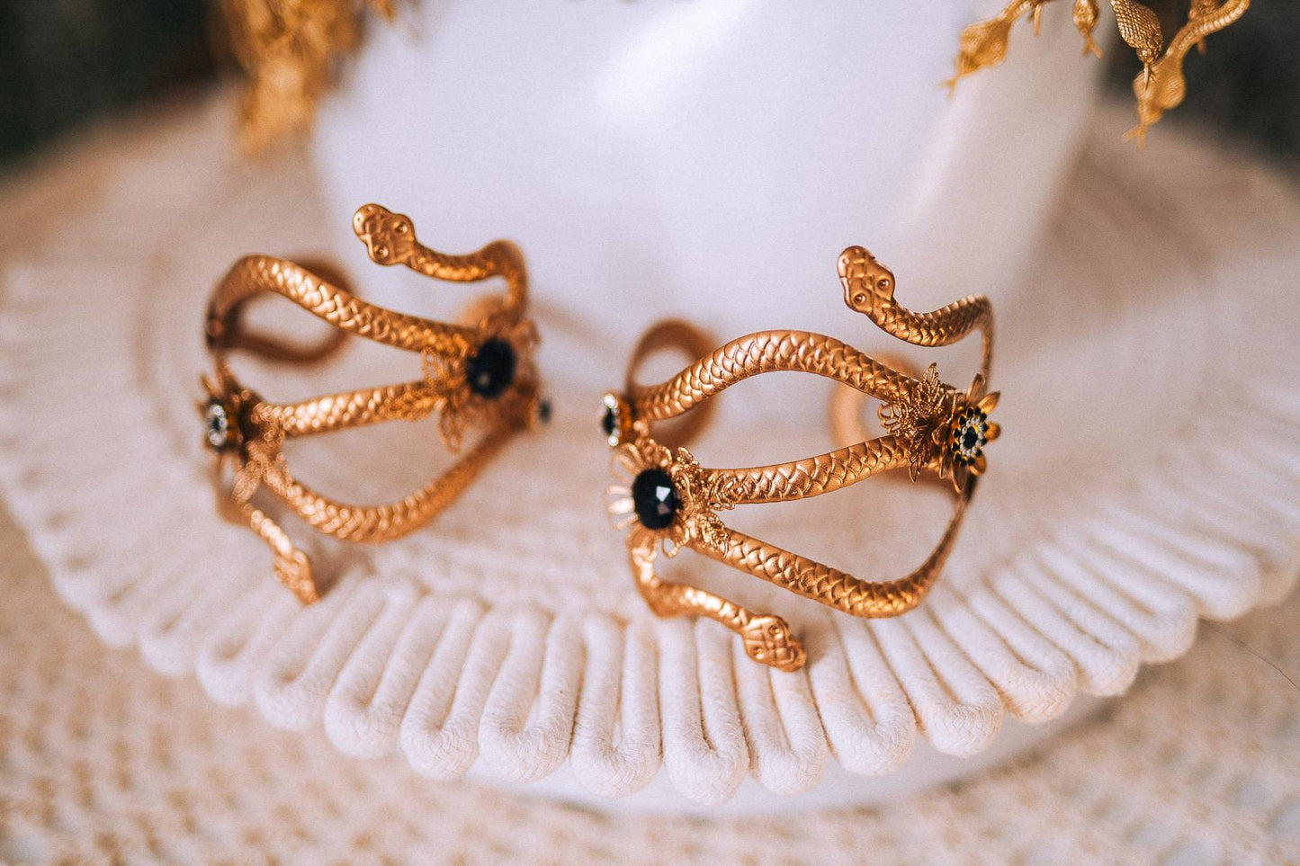 Royal Cleopatra Serpent Crown Gold Egyptian Goddess Headpiece Pearl Snake Tiara Festival Costume Accessory