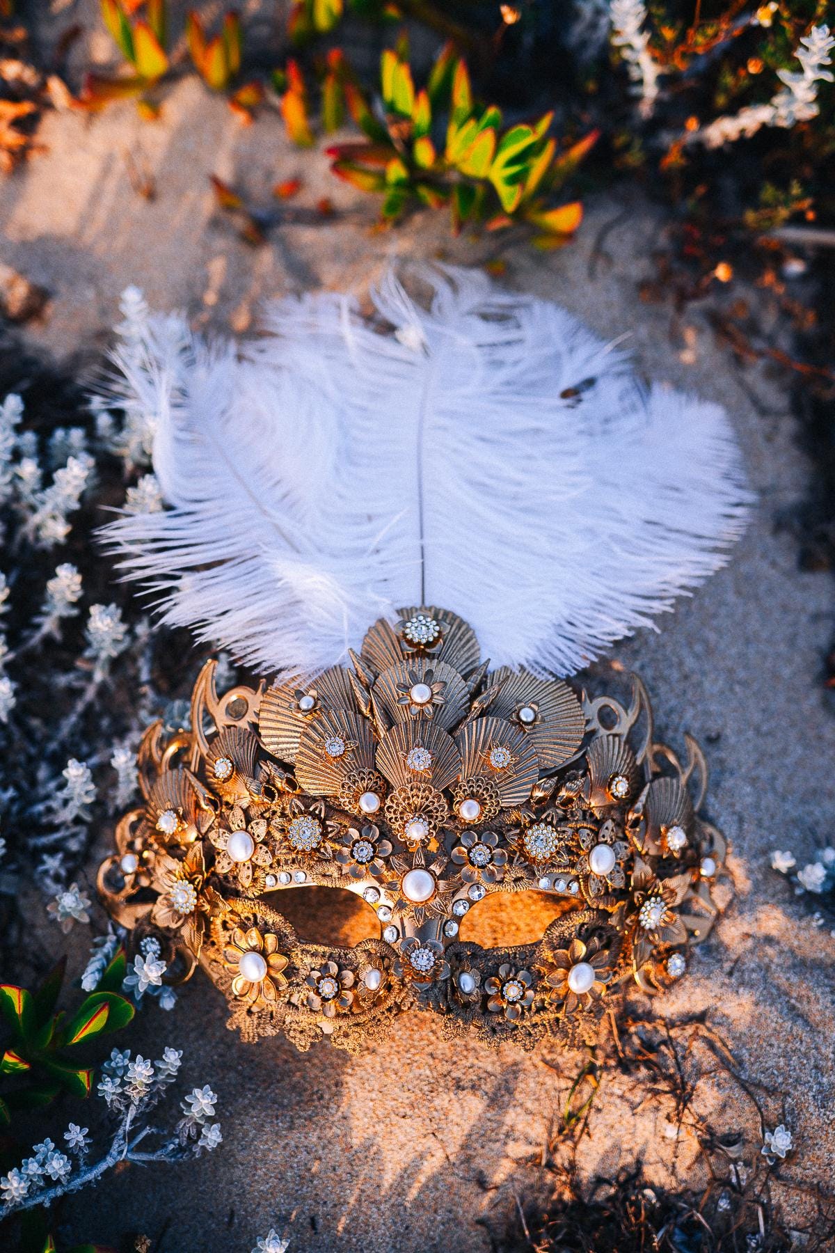 Gold Venetian Shell Masquerade Mask Luxury Carnival Mask Feather Ball Mask Bridal Costume Headpiece