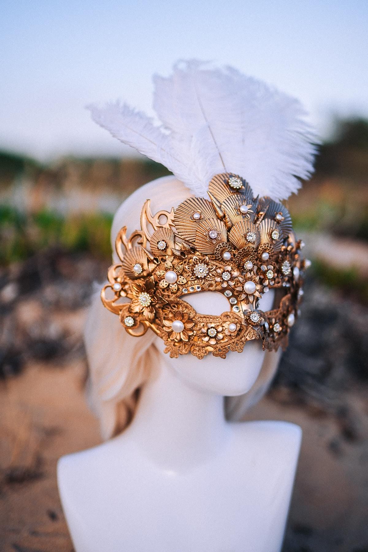 Gold Venetian Shell Masquerade Mask Luxury Carnival Mask Feather Ball Mask Bridal Costume Headpiece