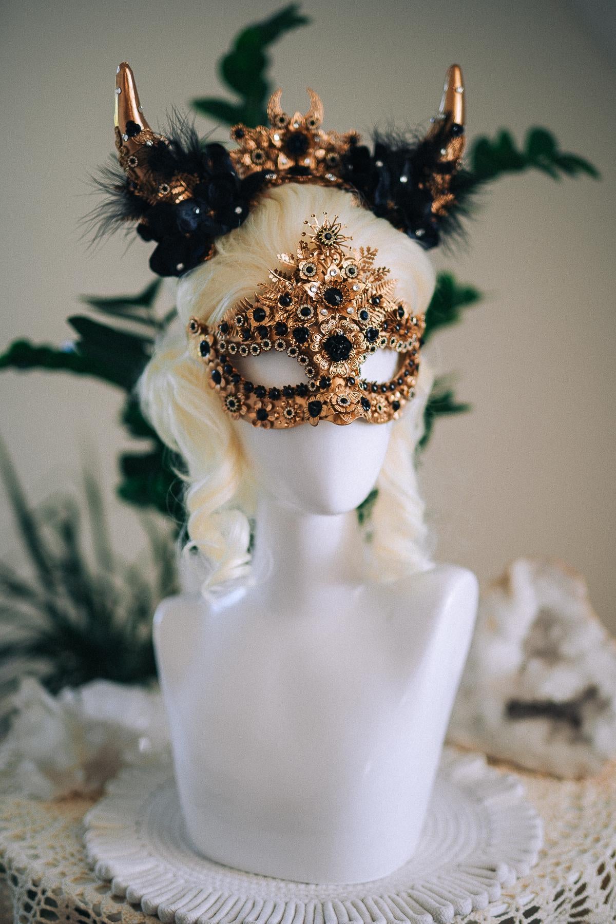 Black Horn Crown, Gothic Horn Crown, Dark Fantasy Crown, Masquerade Crown, Black Goddess Headpiece, Couture Festival Crown