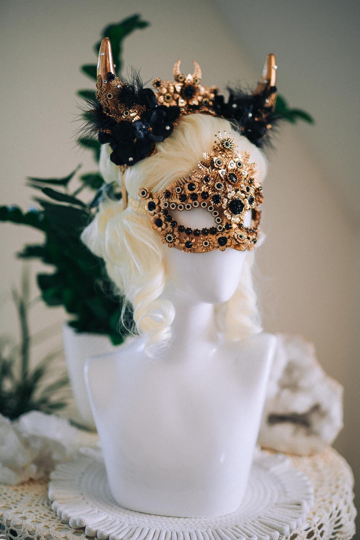 Black Horn Crown, Gothic Horn Crown, Dark Fantasy Crown, Masquerade Crown, Black Goddess Headpiece, Couture Festival Crown