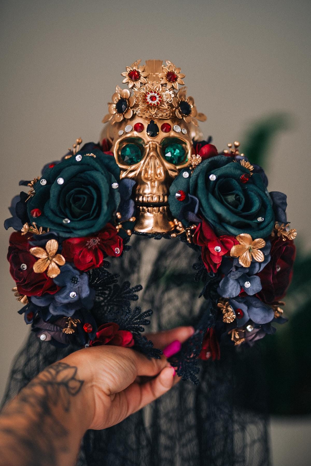 La Catrina Emerald Veil Crown, Día de los Muertos Veil Headpiece, Mexican Floral Crown, Sugar Skull Crown, Couture Bridal Veil