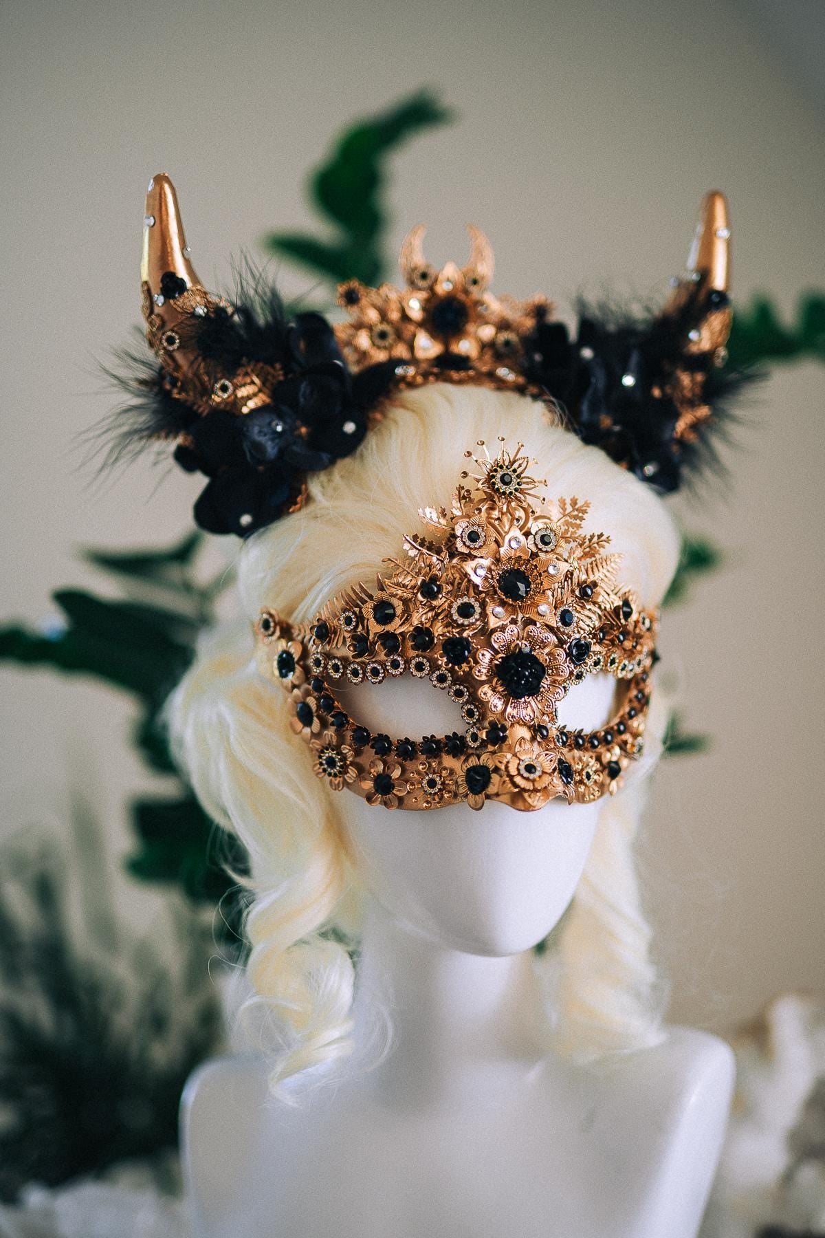 Black Horn Crown, Gothic Horn Crown, Dark Fantasy Crown, Masquerade Crown, Black Goddess Headpiece, Couture Festival Crown