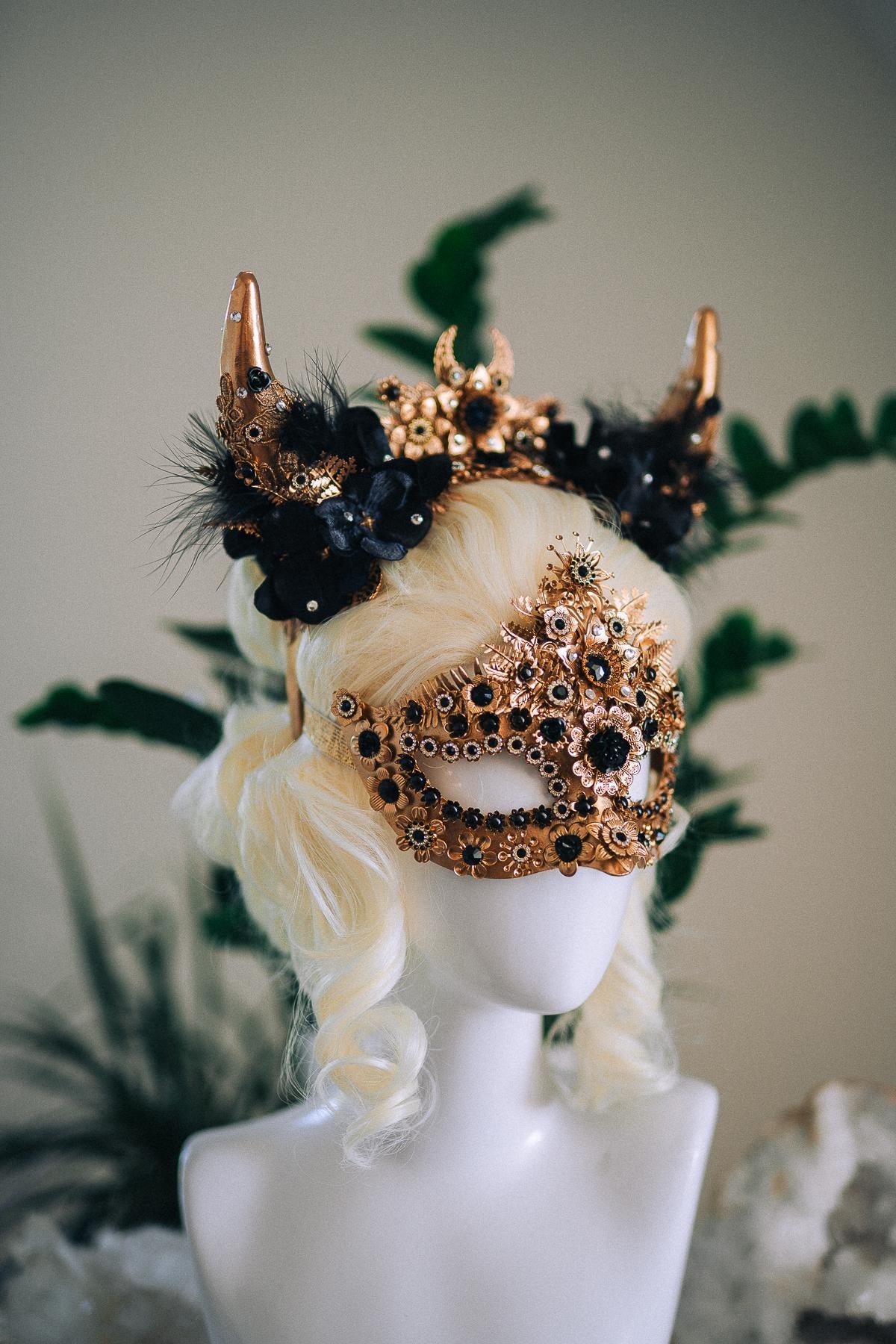 Black Horn Crown, Gothic Horn Crown, Dark Fantasy Crown, Masquerade Crown, Black Goddess Headpiece, Couture Festival Crown