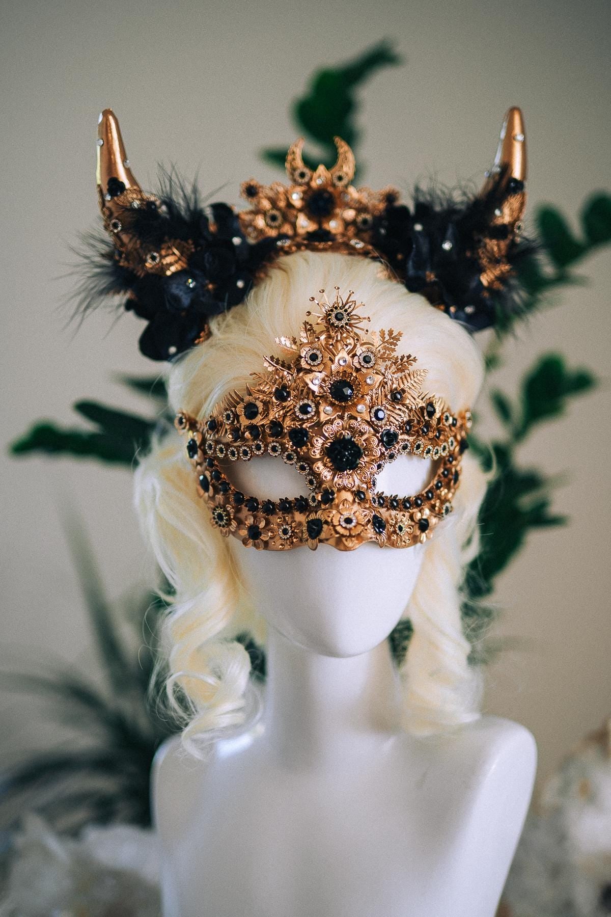 Black Horn Crown, Gothic Horn Crown, Dark Fantasy Crown, Masquerade Crown, Black Goddess Headpiece, Couture Festival Crown