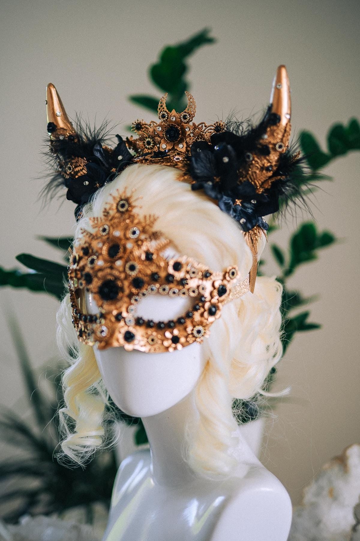 Black Horn Crown, Gothic Horn Crown, Dark Fantasy Crown, Masquerade Crown, Black Goddess Headpiece, Couture Festival Crown
