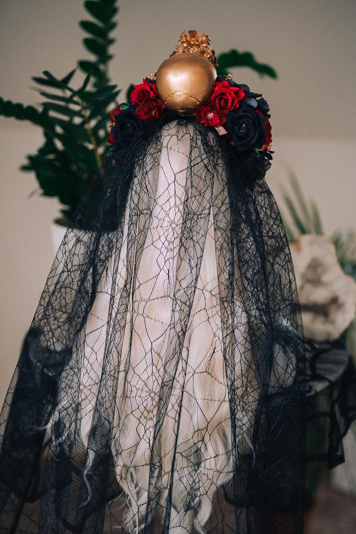 La Catrina Emerald Veil Crown, Día de los Muertos Veil Headpiece, Mexican Floral Crown, Sugar Skull Crown, Couture Bridal Veil