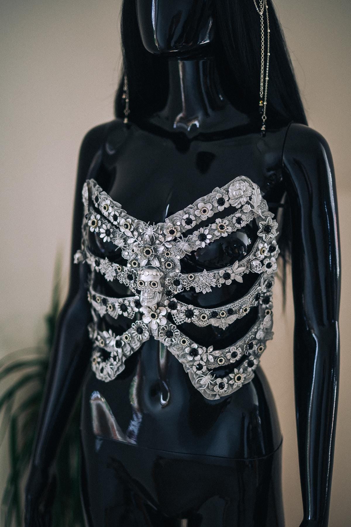 Skeleton Queen Crown, Gothic Skull Crown, Halloween Crown, Gothic Headpiece, Luxury Skeleton Costume, Fantasy Masquerade Crown