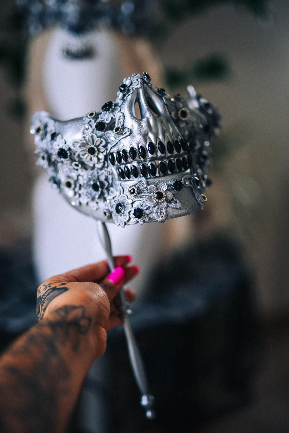Skeleton Queen Crown, Gothic Skull Crown, Halloween Crown, Gothic Headpiece, Luxury Skeleton Costume, Fantasy Masquerade Crown